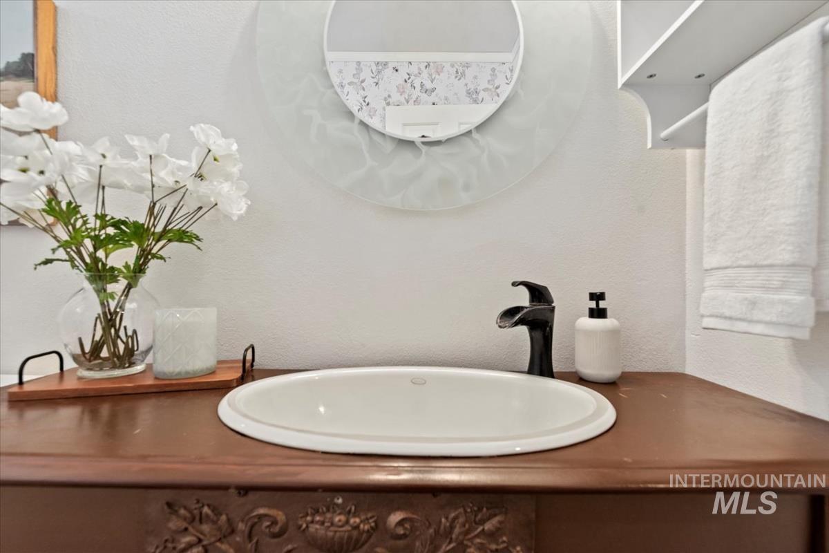 922 N Wakefield, Nampa, Idaho 83651, 3 Bedrooms, 2 Bathrooms, Residential For Sale, Price $335,000,MLS 98967904