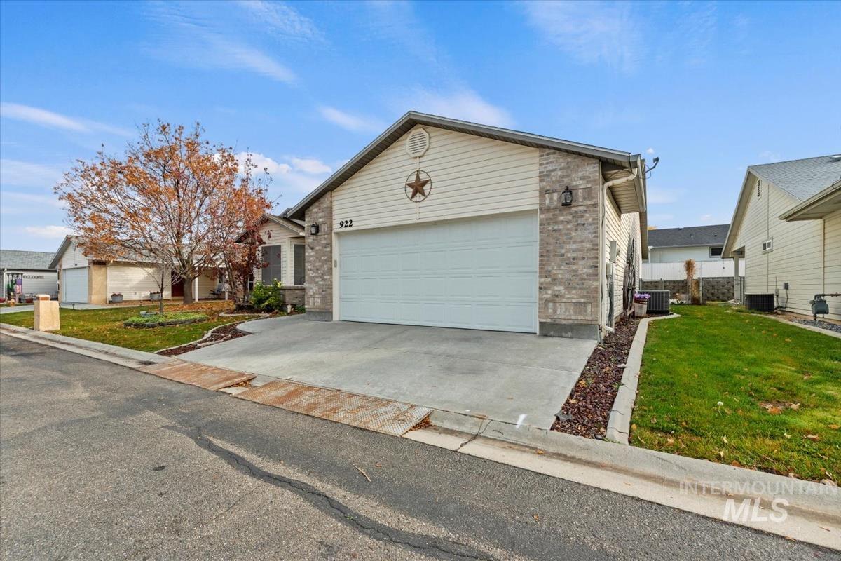 922 N Wakefield, Nampa, Idaho 83651, 3 Bedrooms, 2 Bathrooms, Residential For Sale, Price $335,000,MLS 98967904