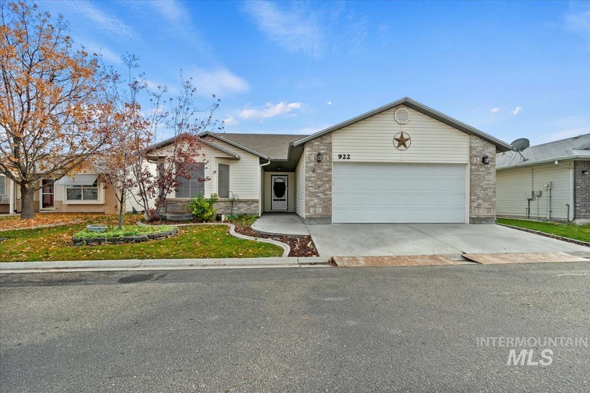 922 N Wakefield, Nampa, Idaho 83651, 3 Bedrooms, 2 Bathrooms, Residential For Sale, Price $335,000,MLS 98967904