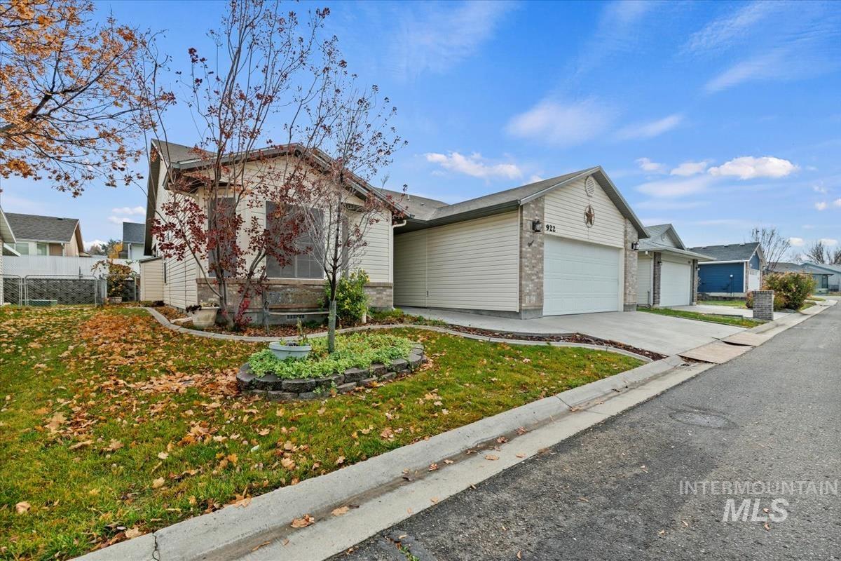 922 N Wakefield, Nampa, Idaho 83651, 3 Bedrooms, 2 Bathrooms, Residential For Sale, Price $335,000,MLS 98967904