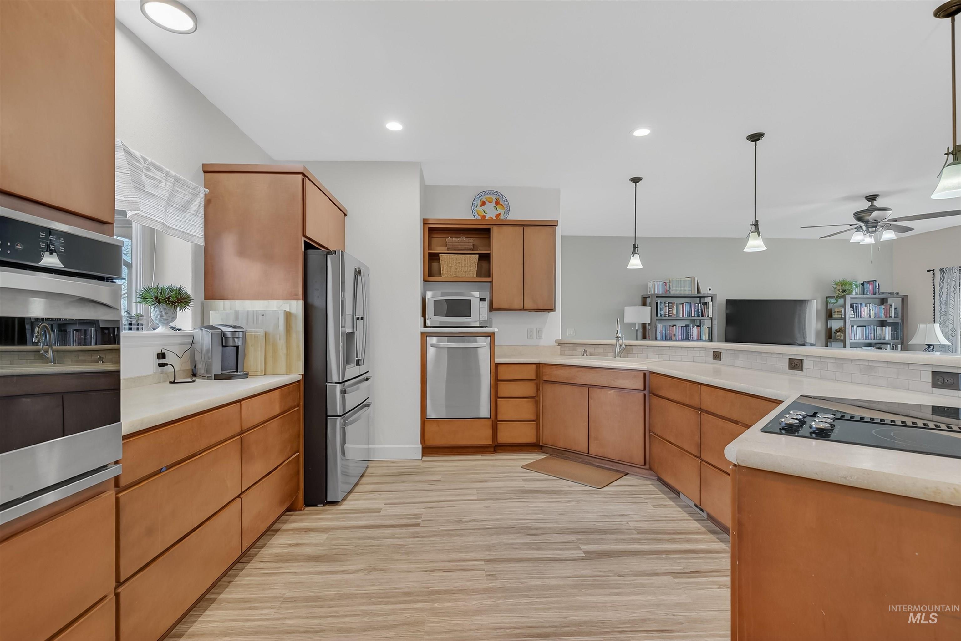 1241 Amity Lane, Clarkston, Washington 99403, 3 Bedrooms, 3 Bathrooms, Residential For Sale, Price $789,900,MLS 98967912