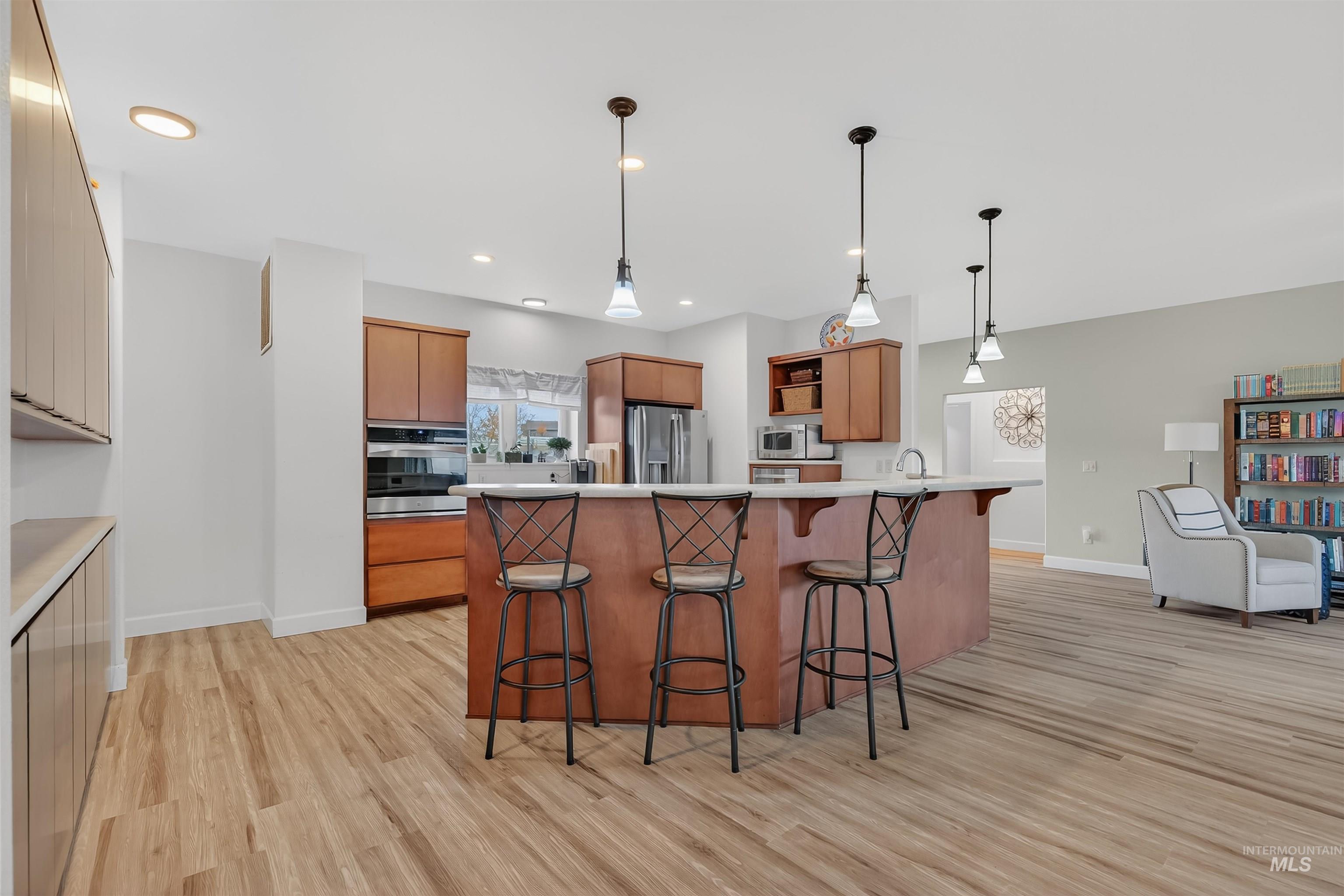 1241 Amity Lane, Clarkston, Washington 99403, 3 Bedrooms, 3 Bathrooms, Residential For Sale, Price $789,900,MLS 98967912