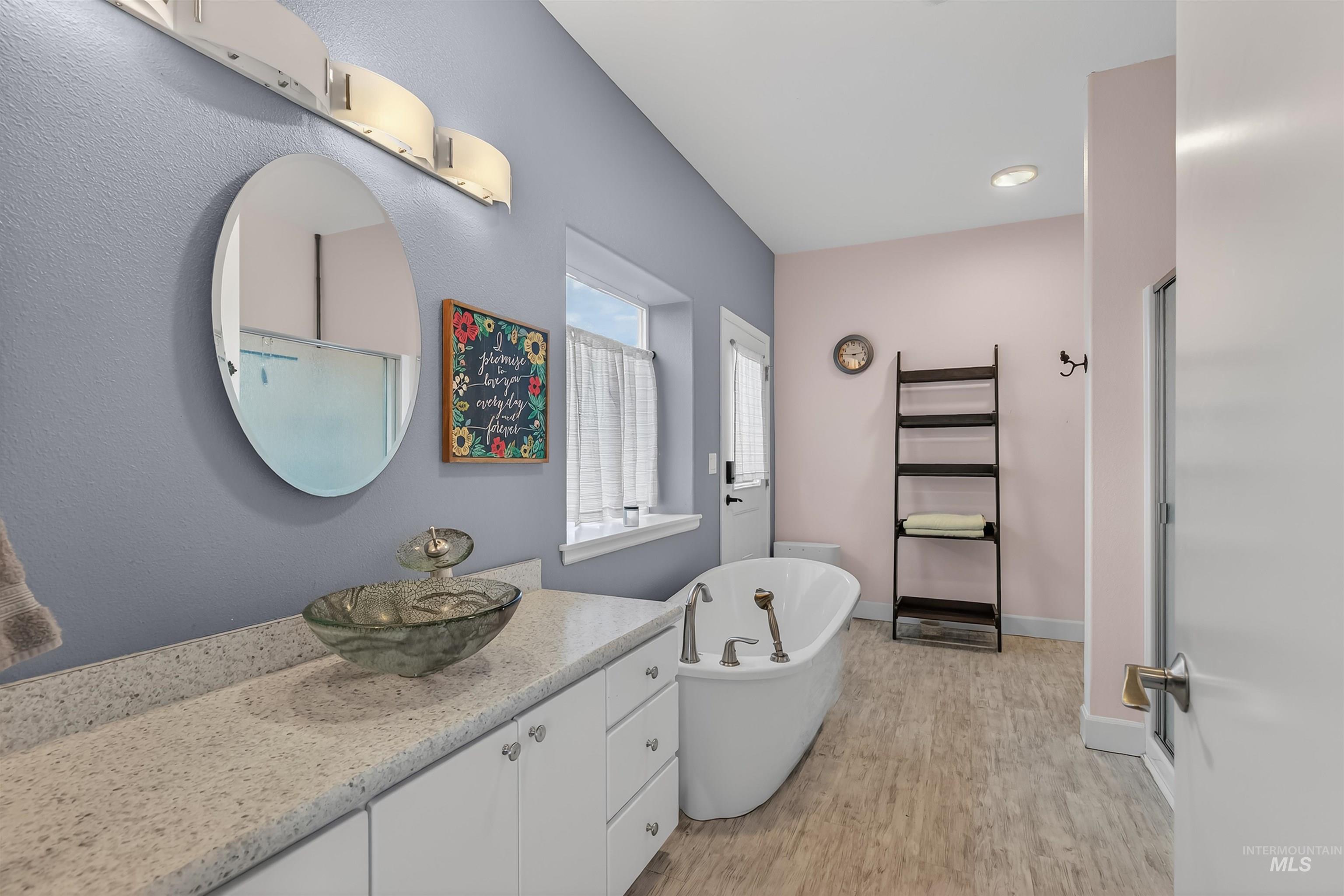 1241 Amity Lane, Clarkston, Washington 99403, 3 Bedrooms, 3 Bathrooms, Residential For Sale, Price $789,900,MLS 98967912