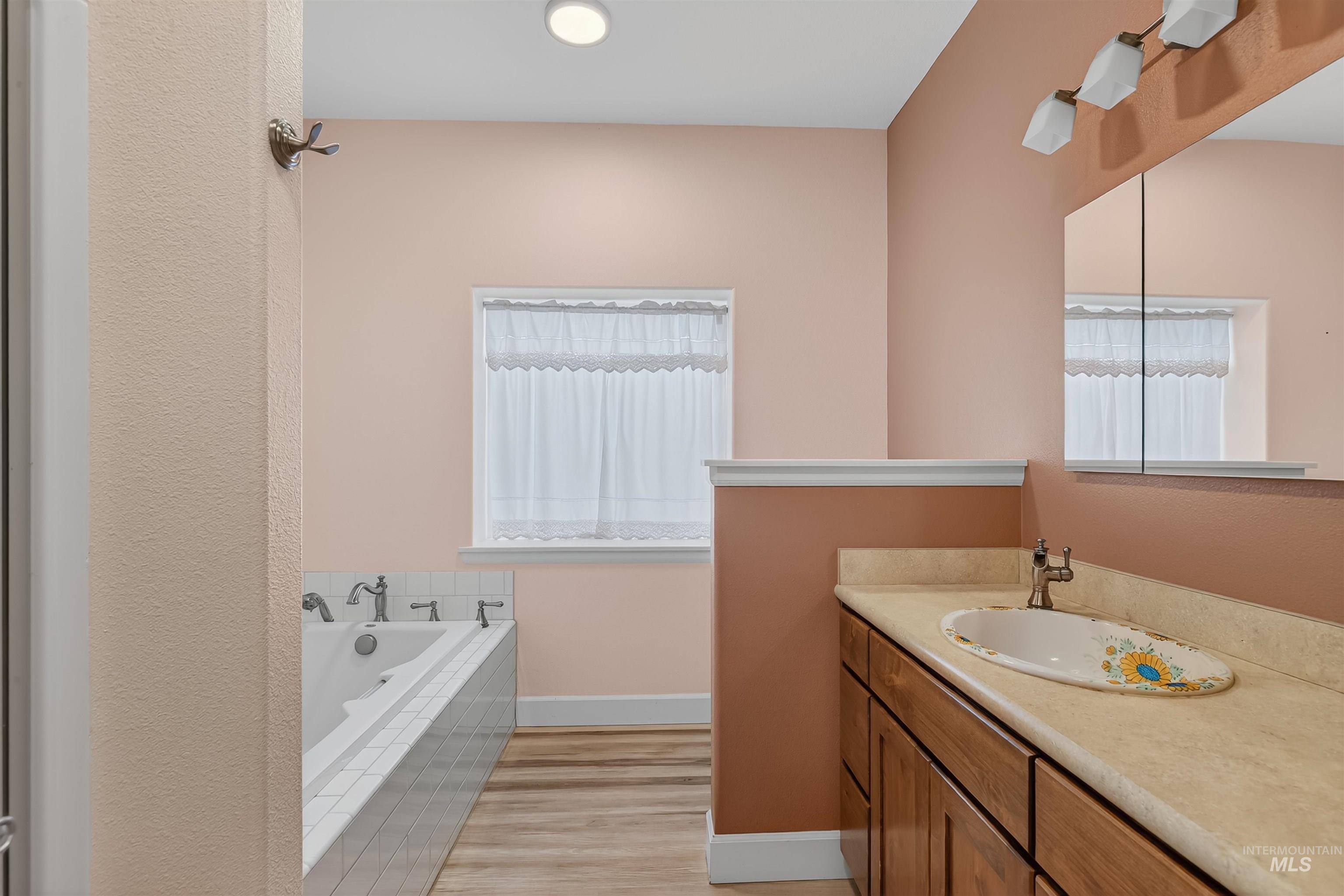 1241 Amity Lane, Clarkston, Washington 99403, 3 Bedrooms, 3 Bathrooms, Residential For Sale, Price $789,900,MLS 98967912