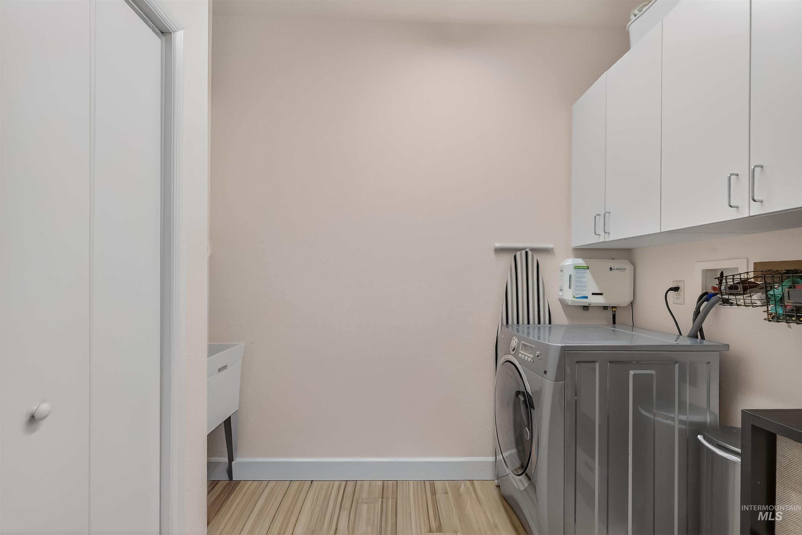 1241 Amity Lane, Clarkston, Washington 99403, 3 Bedrooms, 3 Bathrooms, Residential For Sale, Price $789,900,MLS 98967912