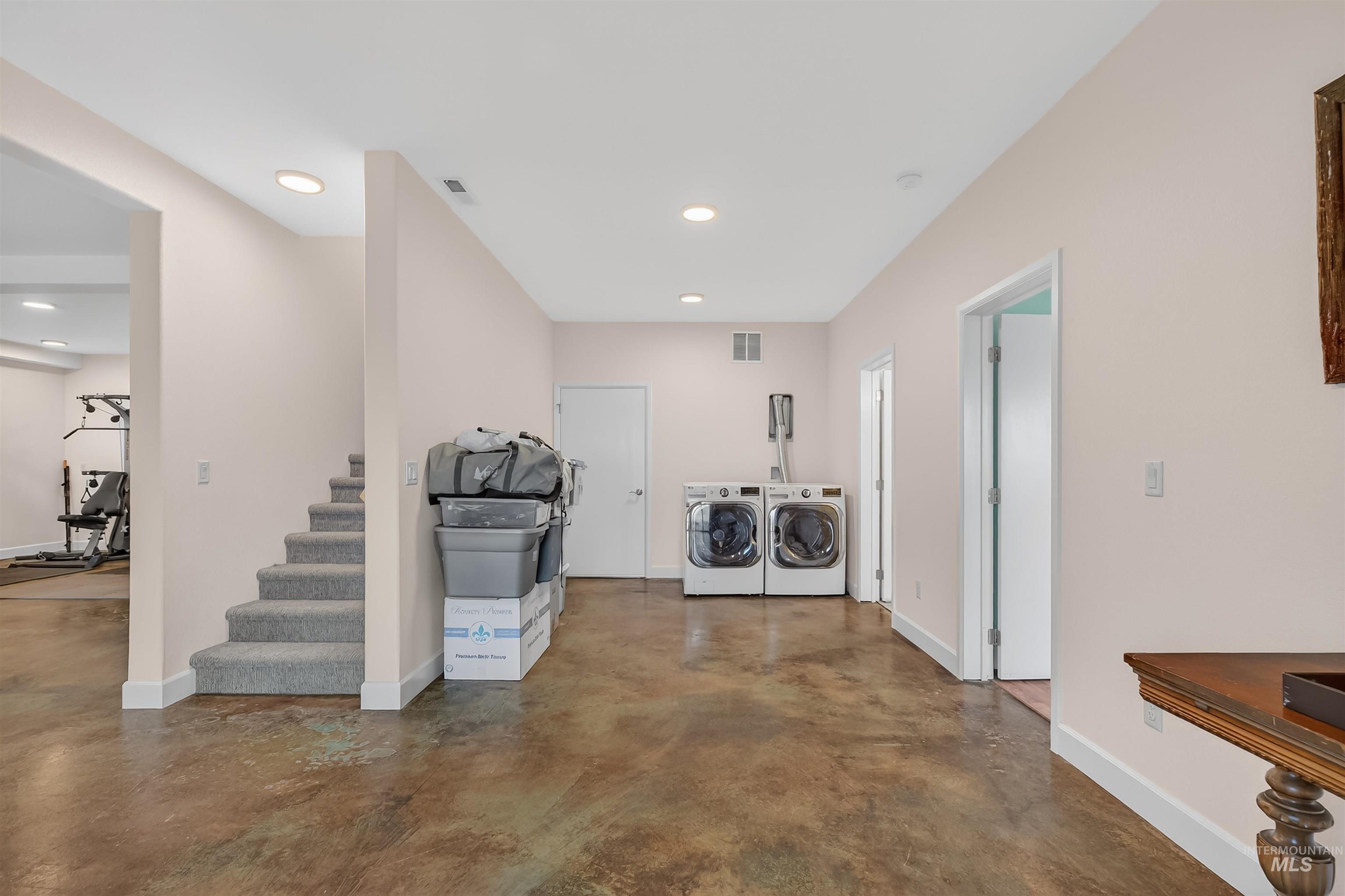 1241 Amity Lane, Clarkston, Washington 99403, 3 Bedrooms, 3 Bathrooms, Residential For Sale, Price $789,900,MLS 98967912