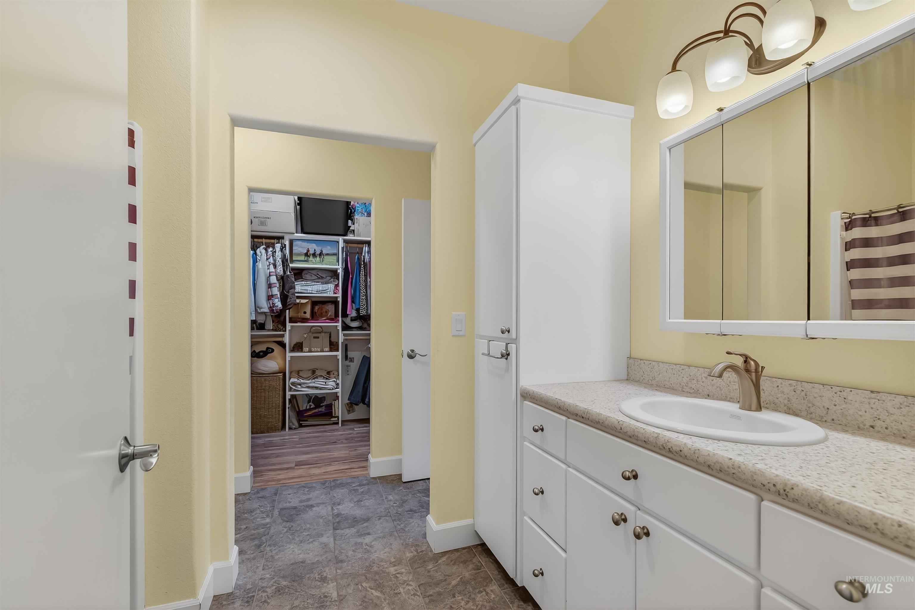 1241 Amity Lane, Clarkston, Washington 99403, 3 Bedrooms, 3 Bathrooms, Residential For Sale, Price $789,900,MLS 98967912