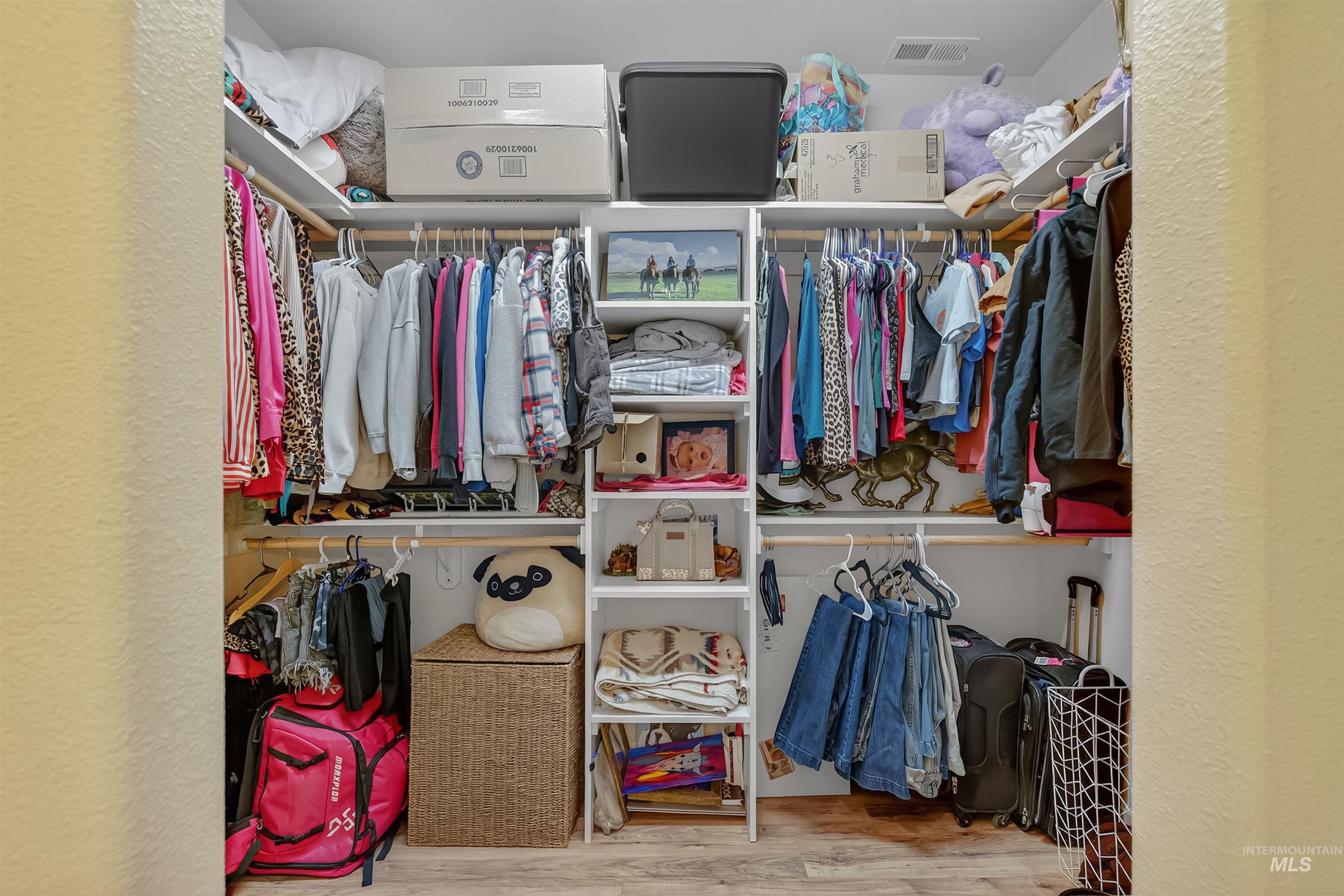 1241 Amity Lane, Clarkston, Washington 99403, 3 Bedrooms, 3 Bathrooms, Residential For Sale, Price $789,900,MLS 98967912