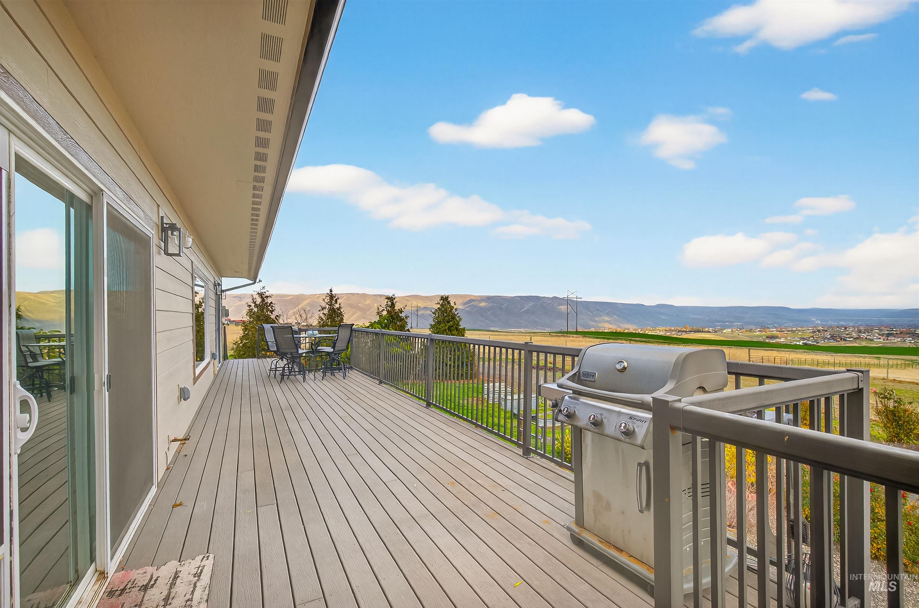 1241 Amity Lane, Clarkston, Washington 99403, 3 Bedrooms, 3 Bathrooms, Residential For Sale, Price $789,900,MLS 98967912