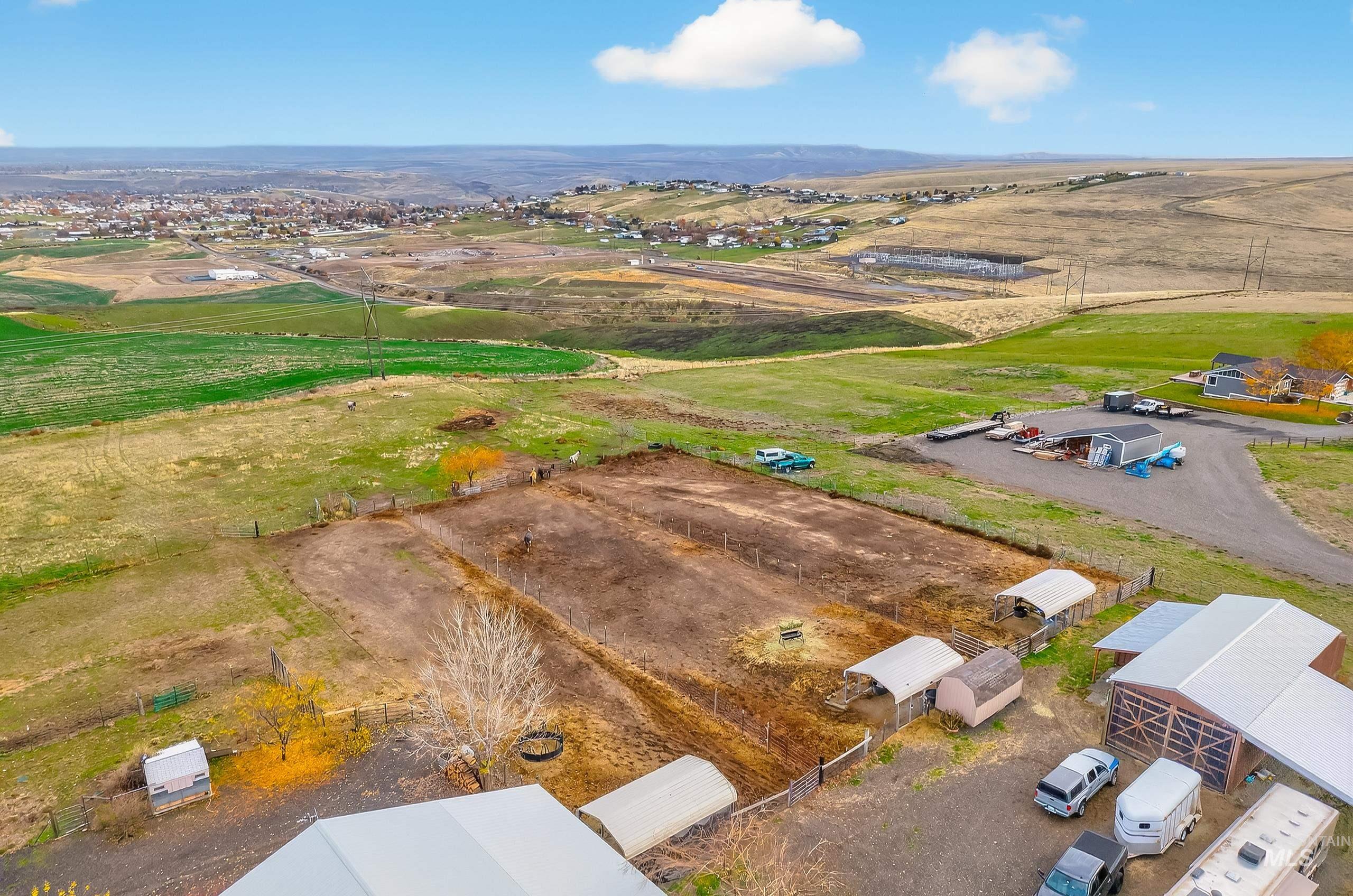 1241 Amity Lane, Clarkston, Washington 99403, 3 Bedrooms, 3 Bathrooms, Residential For Sale, Price $789,900,MLS 98967912