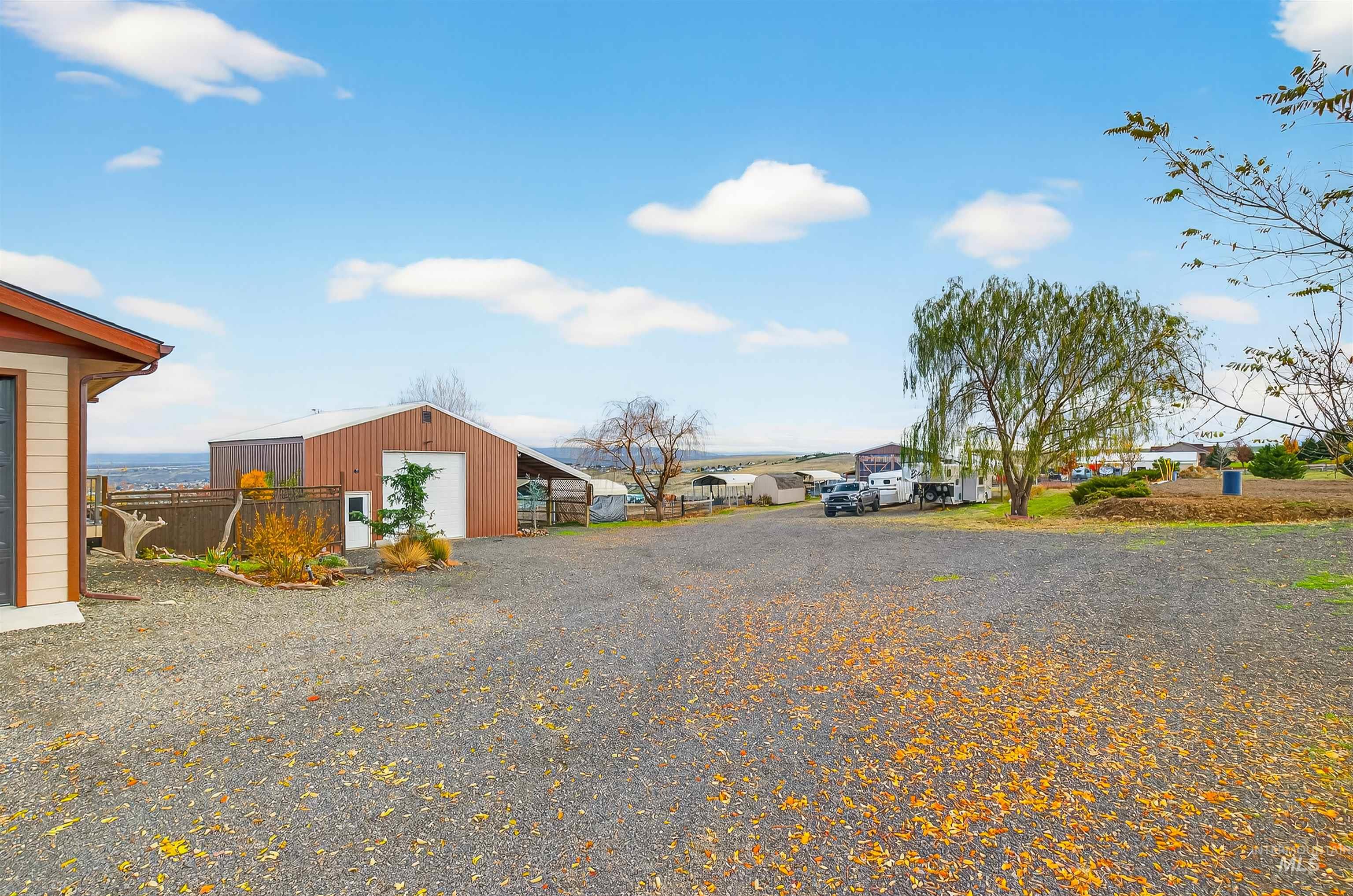 1241 Amity Lane, Clarkston, Washington 99403, 3 Bedrooms, 3 Bathrooms, Residential For Sale, Price $789,900,MLS 98967912