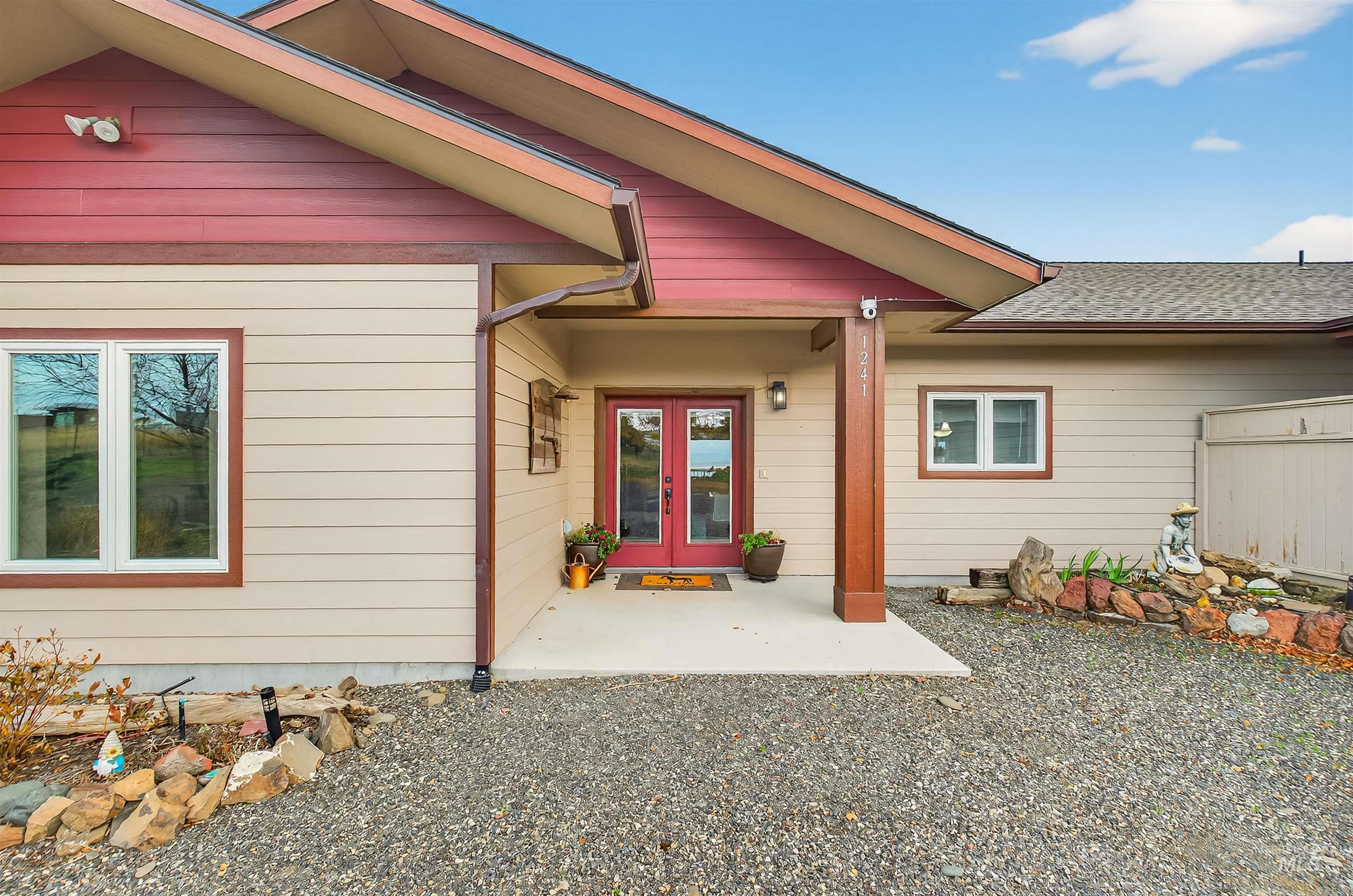 1241 Amity Lane, Clarkston, Washington 99403, 3 Bedrooms, 3 Bathrooms, Residential For Sale, Price $789,900,MLS 98967912