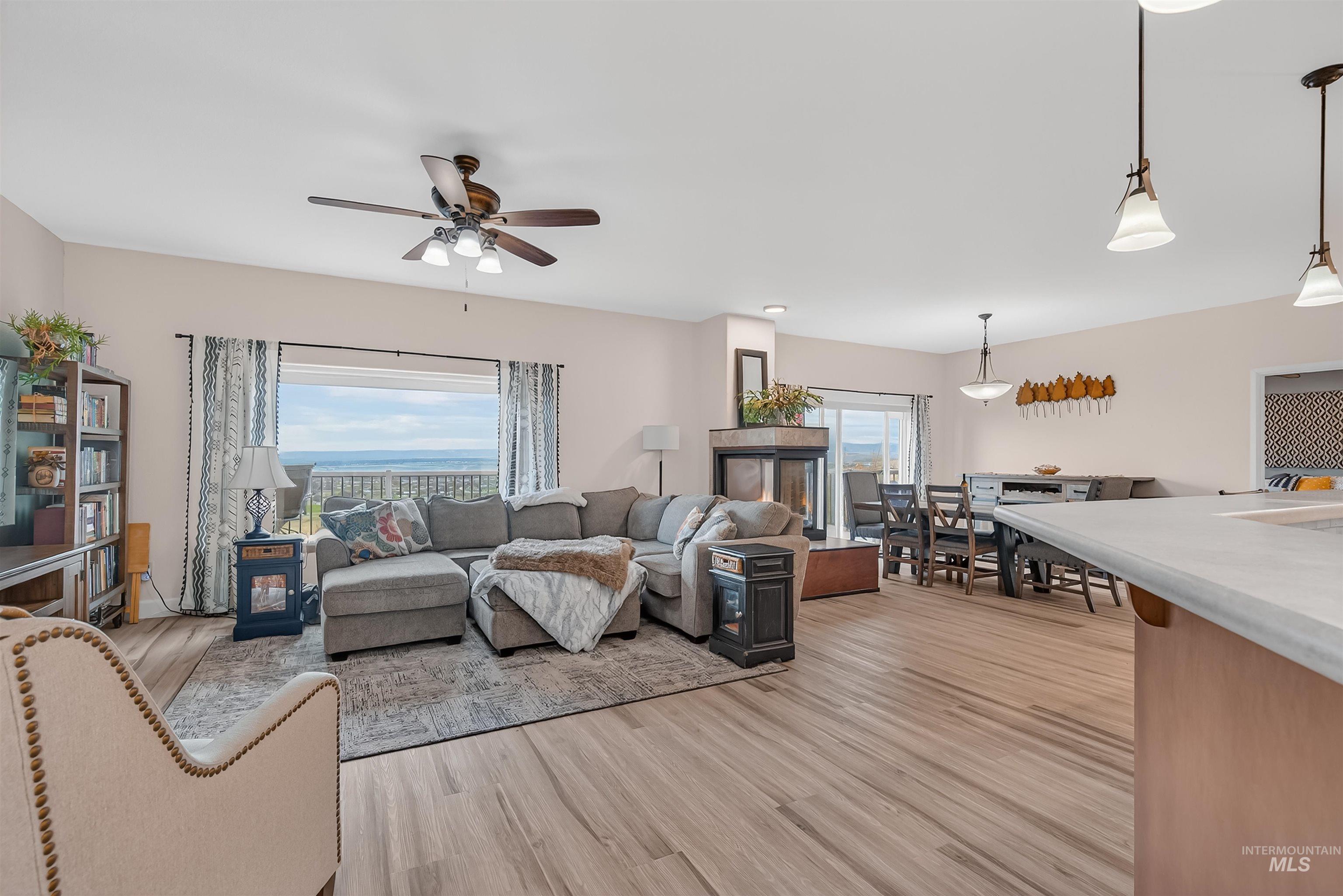 1241 Amity Lane, Clarkston, Washington 99403, 3 Bedrooms, 3 Bathrooms, Residential For Sale, Price $789,900,MLS 98967912