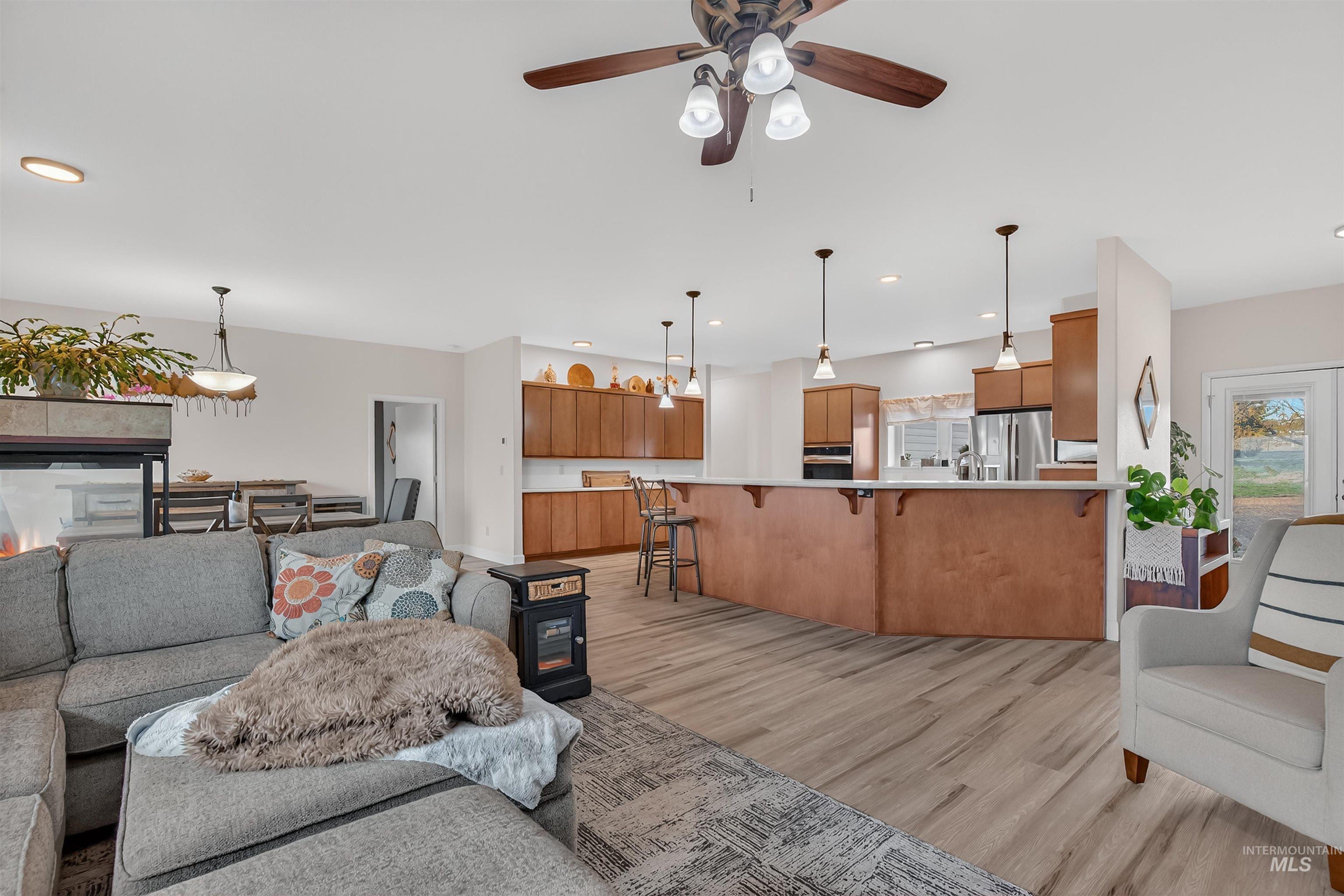 1241 Amity Lane, Clarkston, Washington 99403, 3 Bedrooms, 3 Bathrooms, Residential For Sale, Price $789,900,MLS 98967912