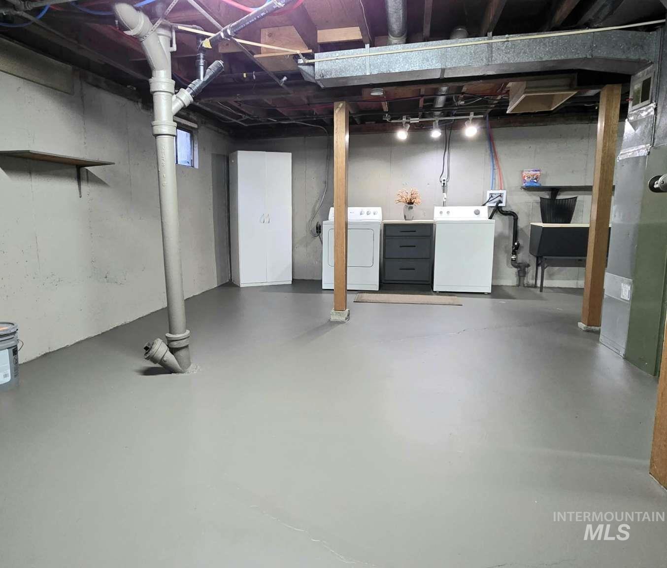 513 W Mission Ave, Kellogg, Idaho 83837, 4 Bedrooms, 1 Bathroom, Residential For Sale, Price $355,000,MLS 98967927