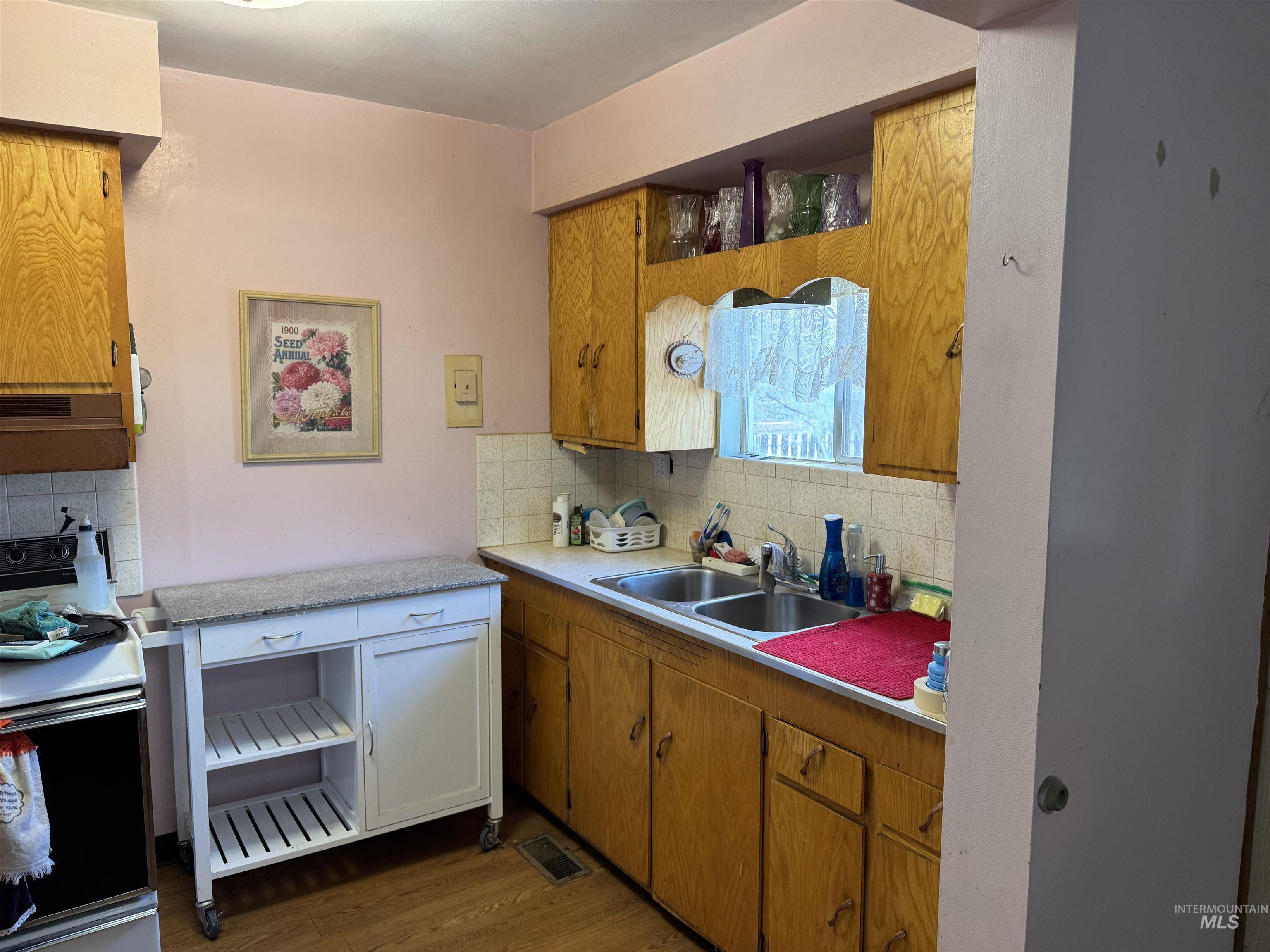 1373 Washington Street S, Twin Falls, Idaho 83301, 2 Bedrooms, 1 Bathroom, Residential For Sale, Price $247,500,MLS 98967931