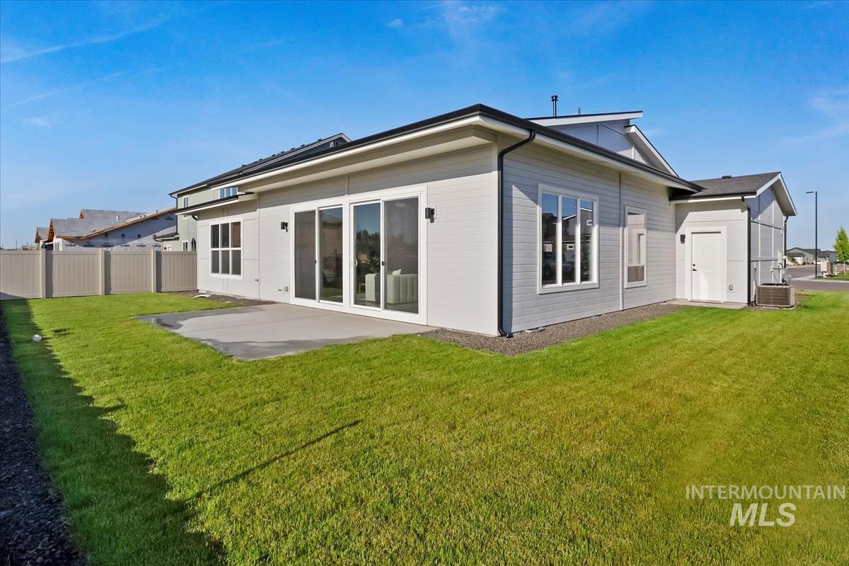 6086 S Corsican, Meridian, Idaho 83642, 3 Bedrooms, 2 Bathrooms, Residential For Sale, Price $569,900,MLS 98967934