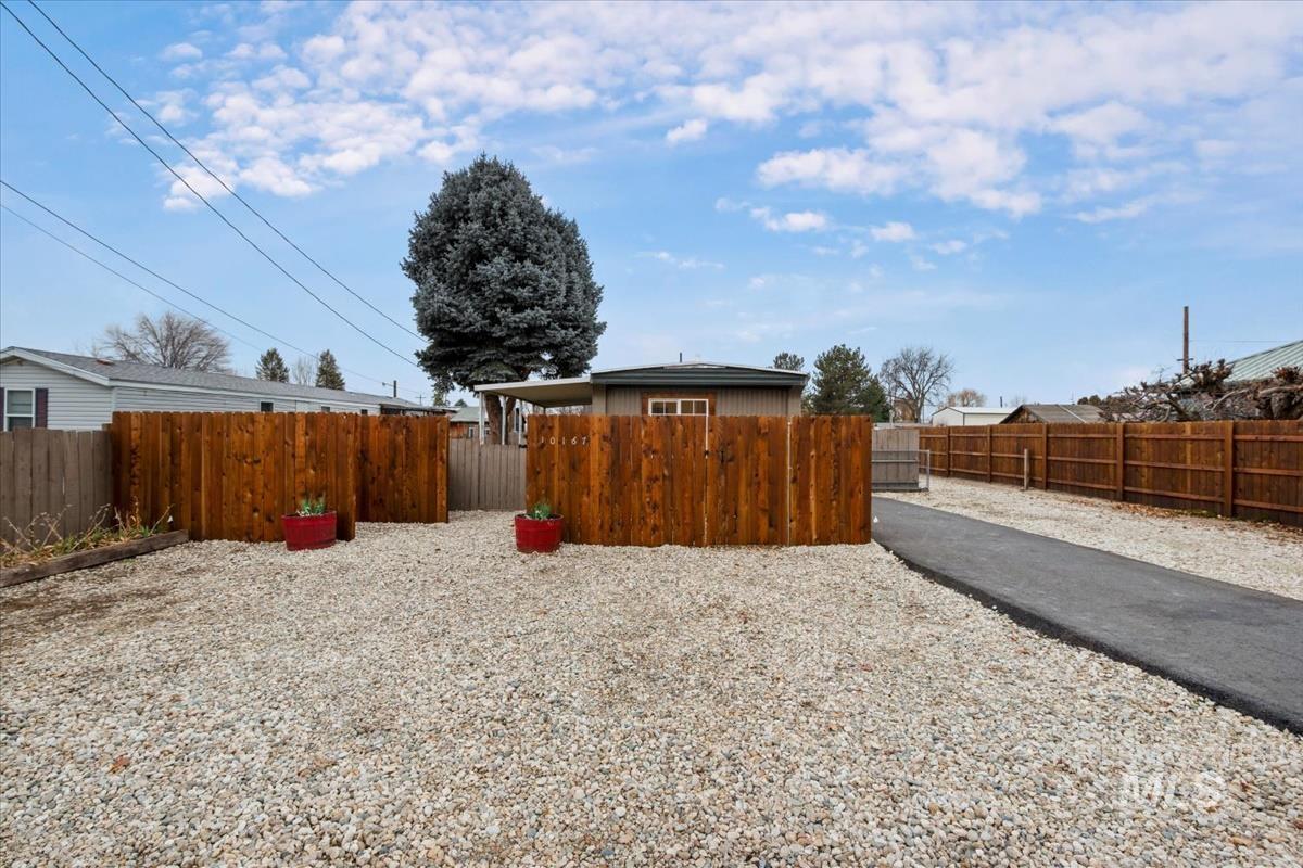 10167 W Maymie Rd., Boise, Idaho 83714, 3 Bedrooms, 2 Bathrooms, Residential For Sale, Price $285,000,MLS 98967937