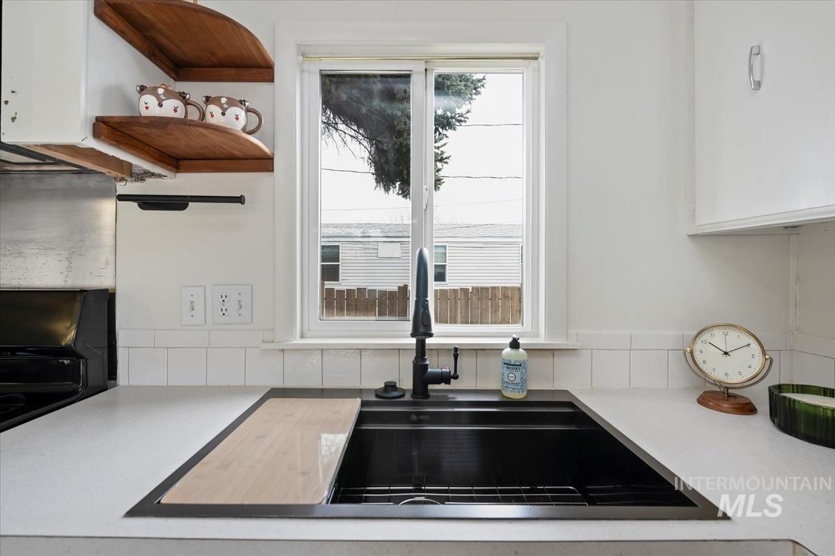 10167 W Maymie Rd., Boise, Idaho 83714, 3 Bedrooms, 2 Bathrooms, Residential For Sale, Price $285,000,MLS 98967937