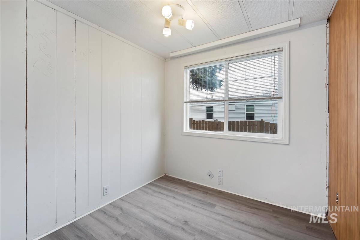 10167 W Maymie Rd., Boise, Idaho 83714, 3 Bedrooms, 2 Bathrooms, Residential For Sale, Price $285,000,MLS 98967937