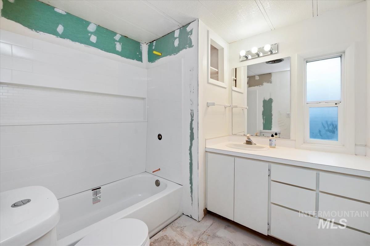 10167 W Maymie Rd., Boise, Idaho 83714, 3 Bedrooms, 2 Bathrooms, Residential For Sale, Price $285,000,MLS 98967937