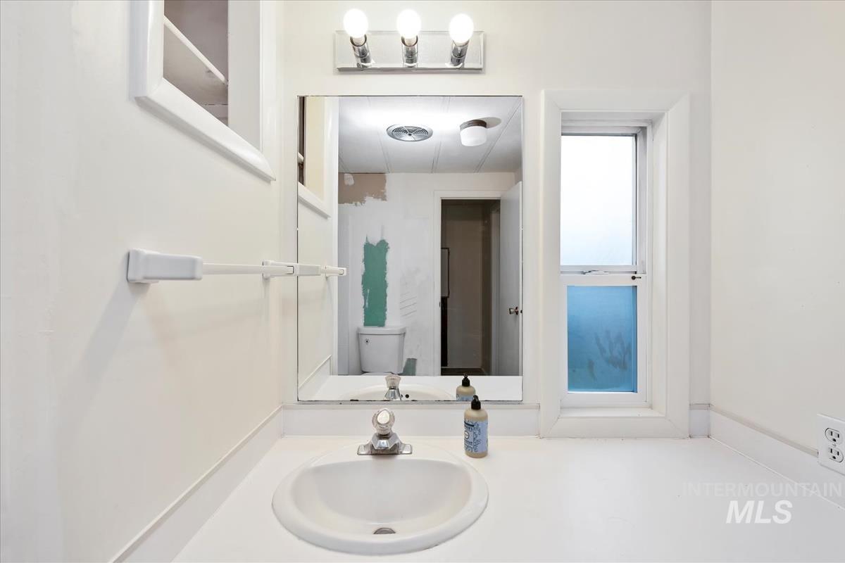 10167 W Maymie Rd., Boise, Idaho 83714, 3 Bedrooms, 2 Bathrooms, Residential For Sale, Price $285,000,MLS 98967937