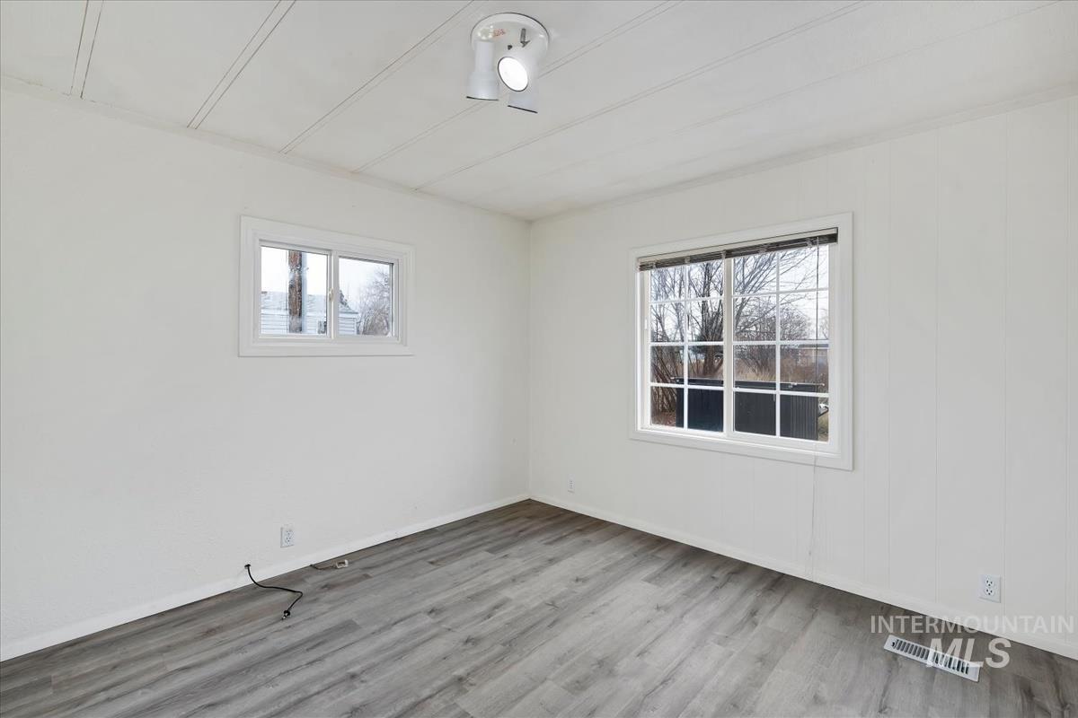 10167 W Maymie Rd., Boise, Idaho 83714, 3 Bedrooms, 2 Bathrooms, Residential For Sale, Price $285,000,MLS 98967937