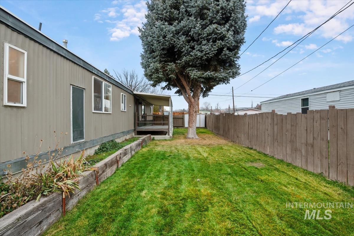 10167 W Maymie Rd., Boise, Idaho 83714, 3 Bedrooms, 2 Bathrooms, Residential For Sale, Price $285,000,MLS 98967937