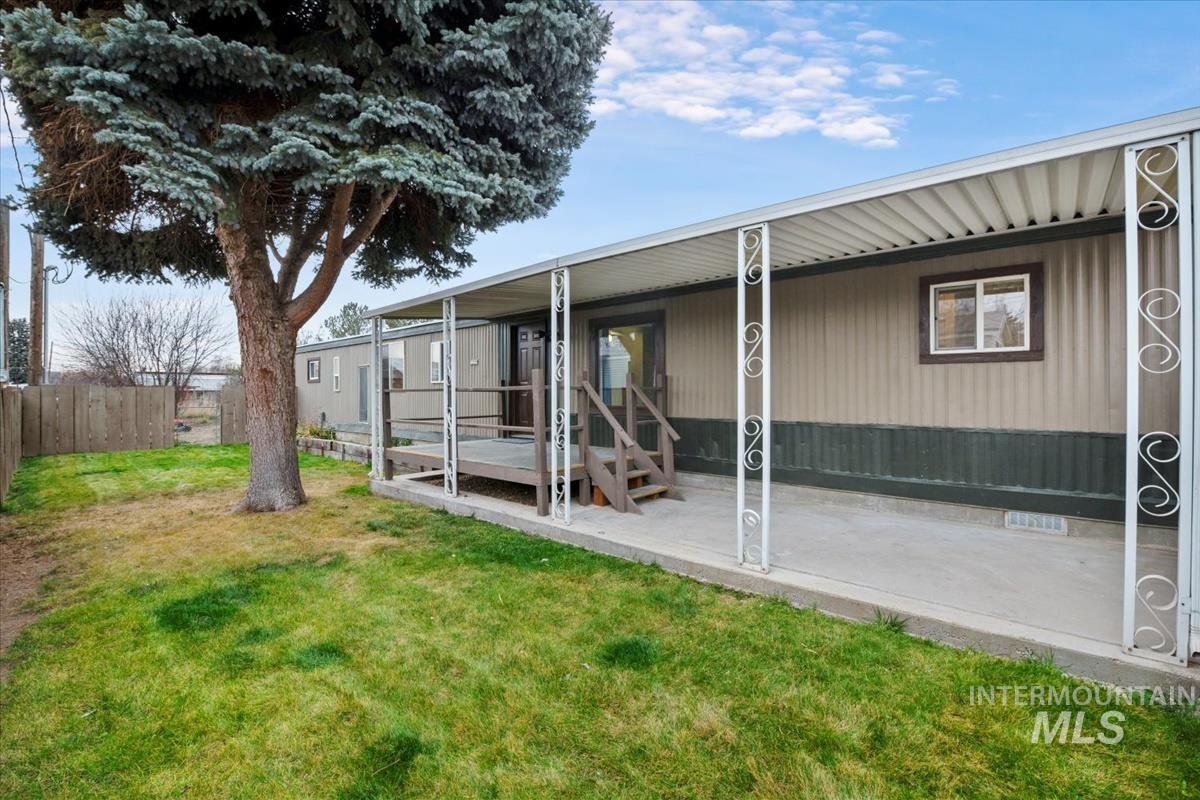 10167 W Maymie Rd., Boise, Idaho 83714, 3 Bedrooms, 2 Bathrooms, Residential For Sale, Price $285,000,MLS 98967937