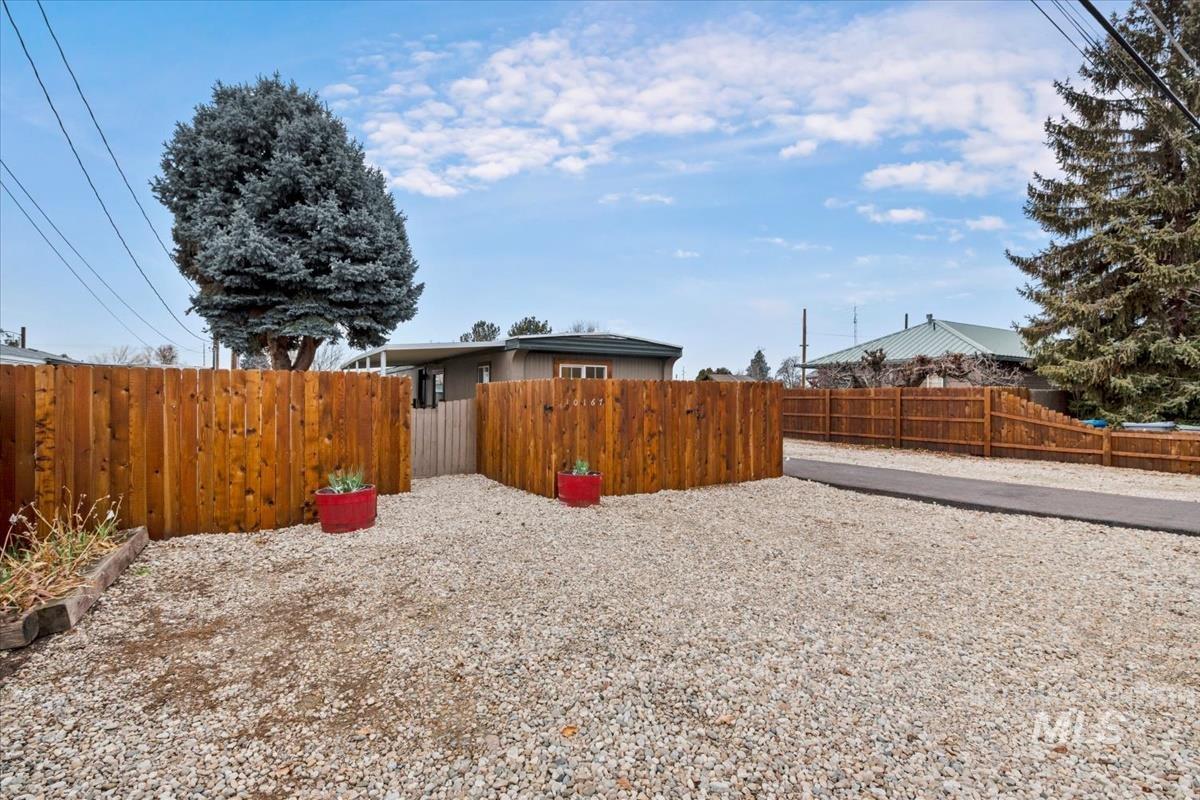 10167 W Maymie Rd., Boise, Idaho 83714, 3 Bedrooms, 2 Bathrooms, Residential For Sale, Price $285,000,MLS 98967937