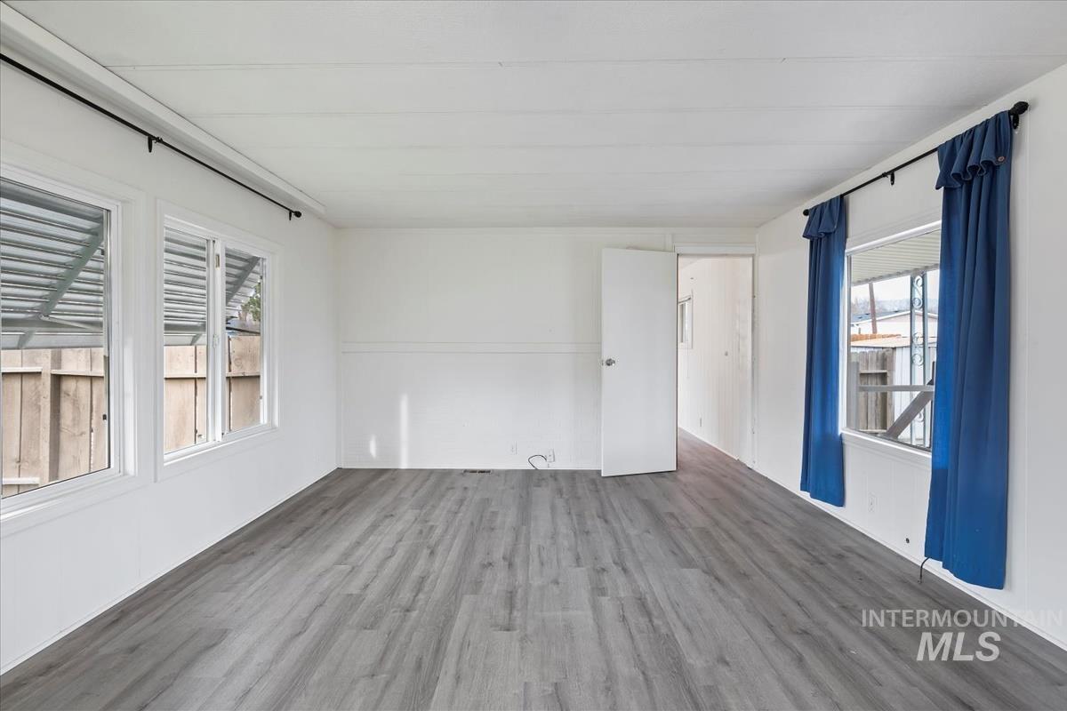 10167 W Maymie Rd., Boise, Idaho 83714, 3 Bedrooms, 2 Bathrooms, Residential For Sale, Price $285,000,MLS 98967937