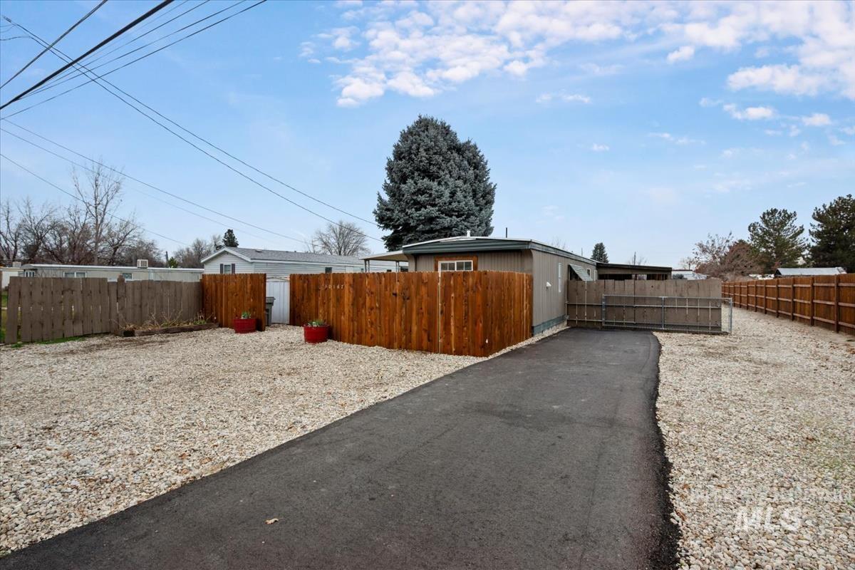 10167 W Maymie Rd., Boise, Idaho 83714, 3 Bedrooms, 2 Bathrooms, Residential For Sale, Price $285,000,MLS 98967937