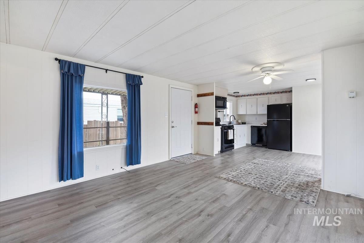 10167 W Maymie Rd., Boise, Idaho 83714, 3 Bedrooms, 2 Bathrooms, Residential For Sale, Price $285,000,MLS 98967937