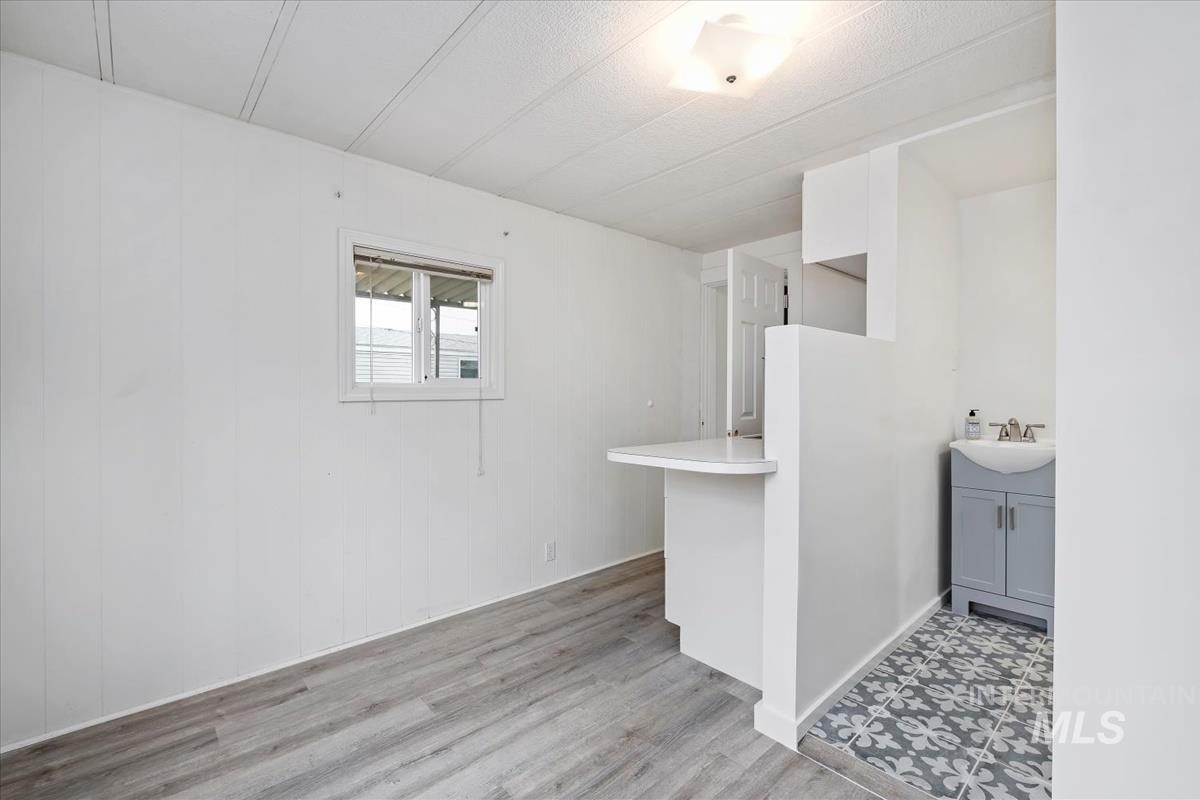 10167 W Maymie Rd., Boise, Idaho 83714, 3 Bedrooms, 2 Bathrooms, Residential For Sale, Price $285,000,MLS 98967937