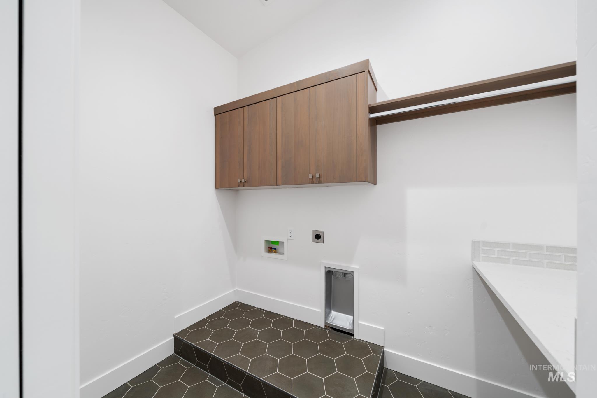 5281 N River Water Lane, Garden City, Idaho 83714, 2 Bedrooms, 3 Bathrooms, Residential For Sale, Price $742,900,MLS 98967974