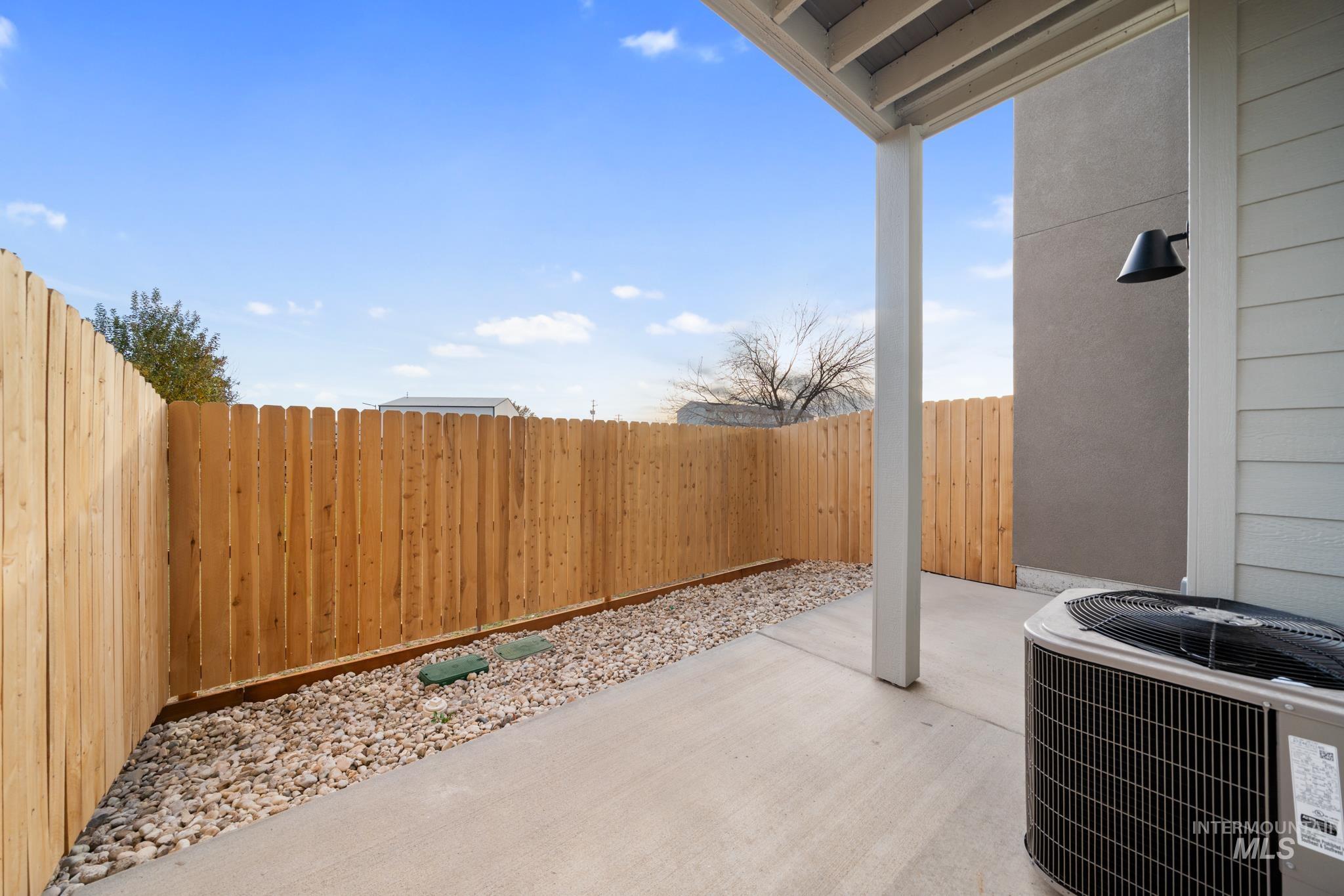 5281 N River Water Lane, Garden City, Idaho 83714, 2 Bedrooms, 3 Bathrooms, Residential For Sale, Price $742,900,MLS 98967974