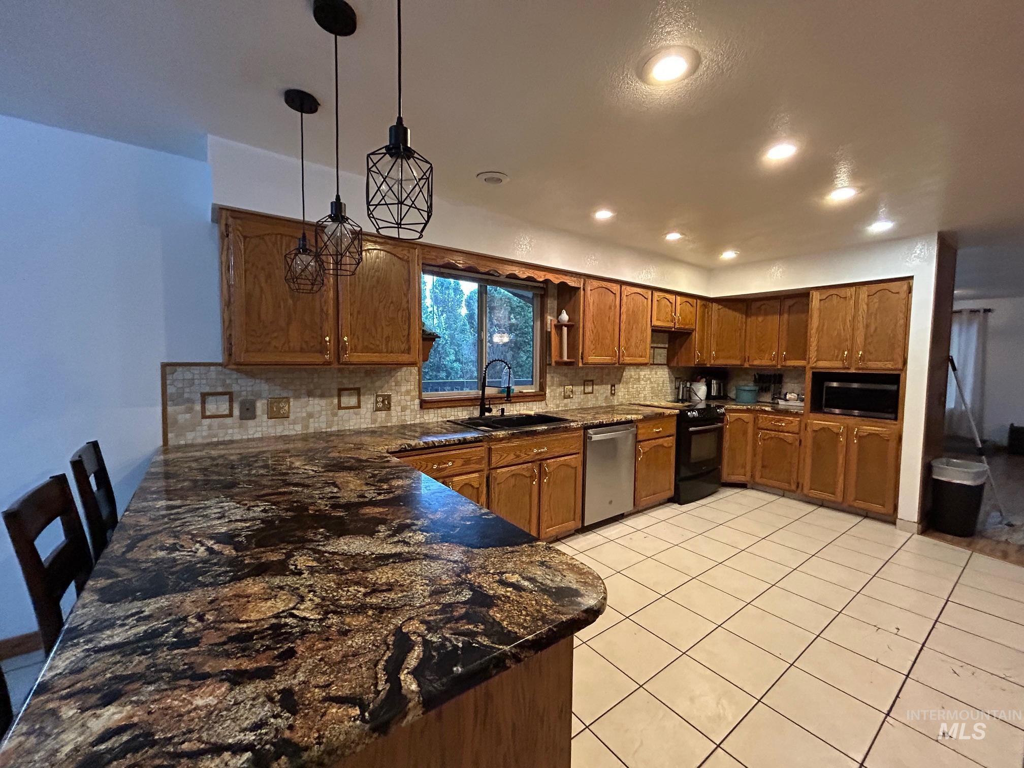 3590 Country Club Drive, Lewiston, Idaho 83501, 4 Bedrooms, 3 Bathrooms, Residential For Sale, Price $479,900,MLS 98967983