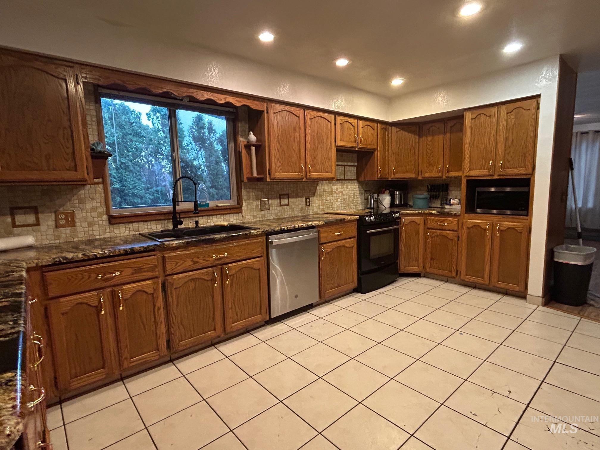 3590 Country Club Drive, Lewiston, Idaho 83501, 4 Bedrooms, 3 Bathrooms, Residential For Sale, Price $479,900,MLS 98967983