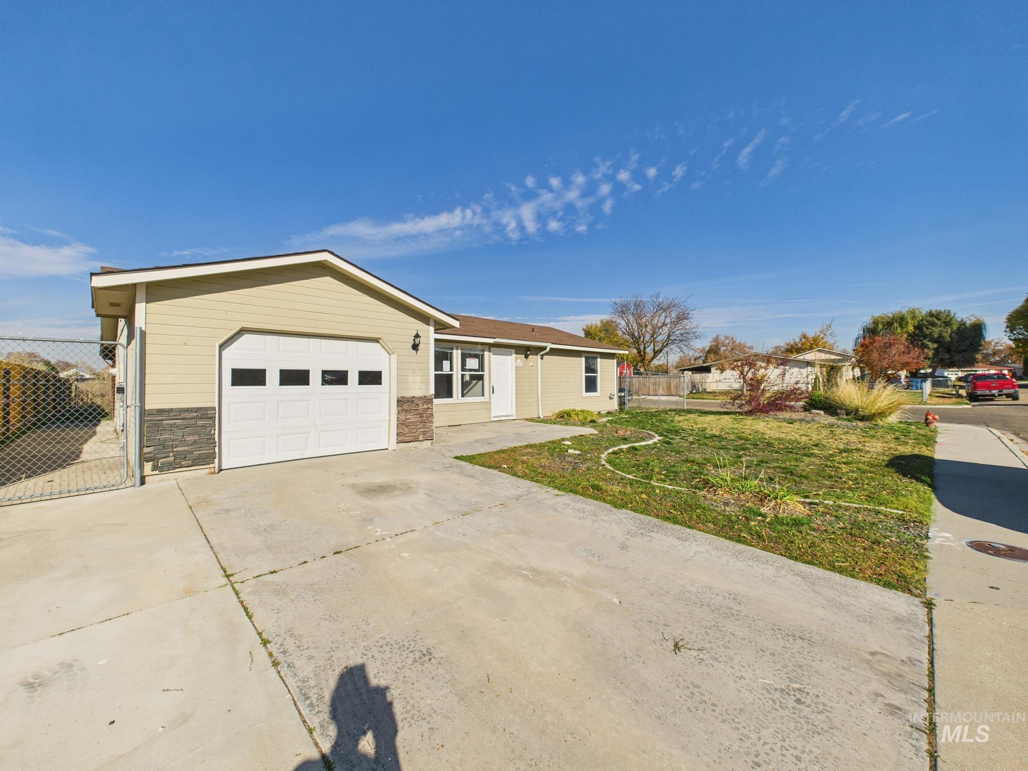 1427 Missoula Way, Caldwell, Idaho 83605, 3 Bedrooms, 1 Bathroom, Residential For Sale, Price $285,000,MLS 98967987