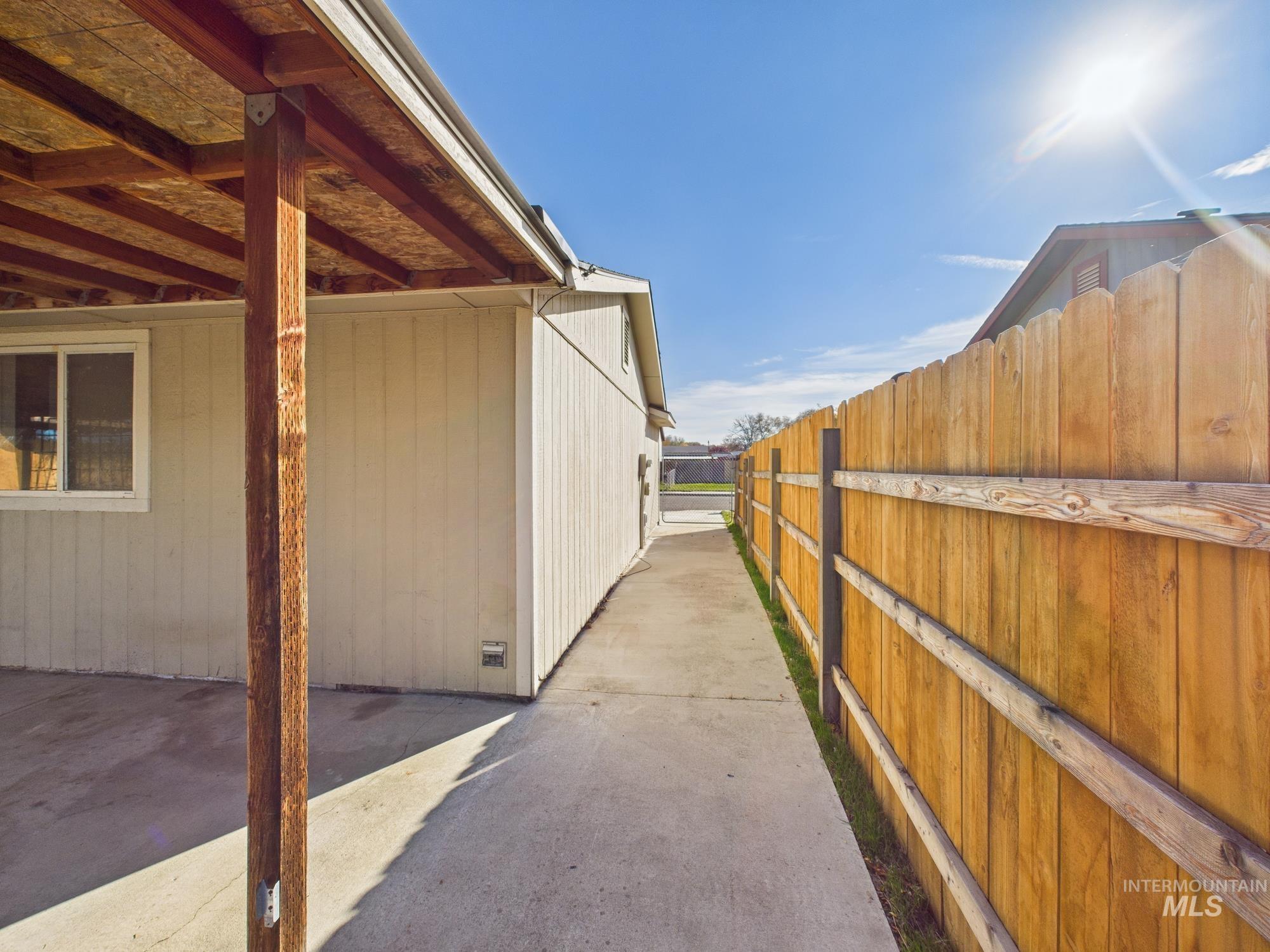 1427 Missoula Way, Caldwell, Idaho 83605, 3 Bedrooms, 1 Bathroom, Residential For Sale, Price $285,000,MLS 98967987