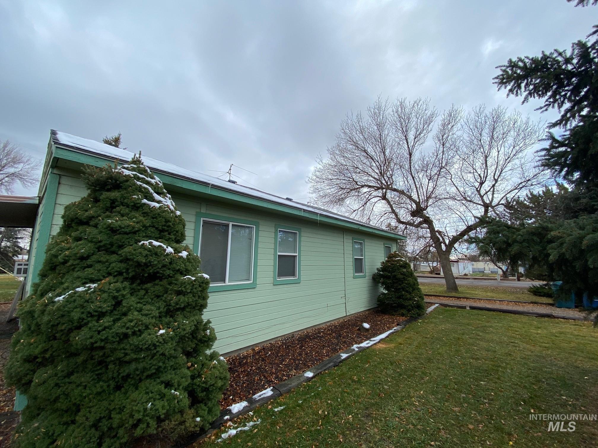 910 & 1015 E 9th S, Mountain Home, Idaho 83647, 2 Bedrooms, 1 Bathroom, Residential Income For Sale, Price $670,000,MLS 98967990