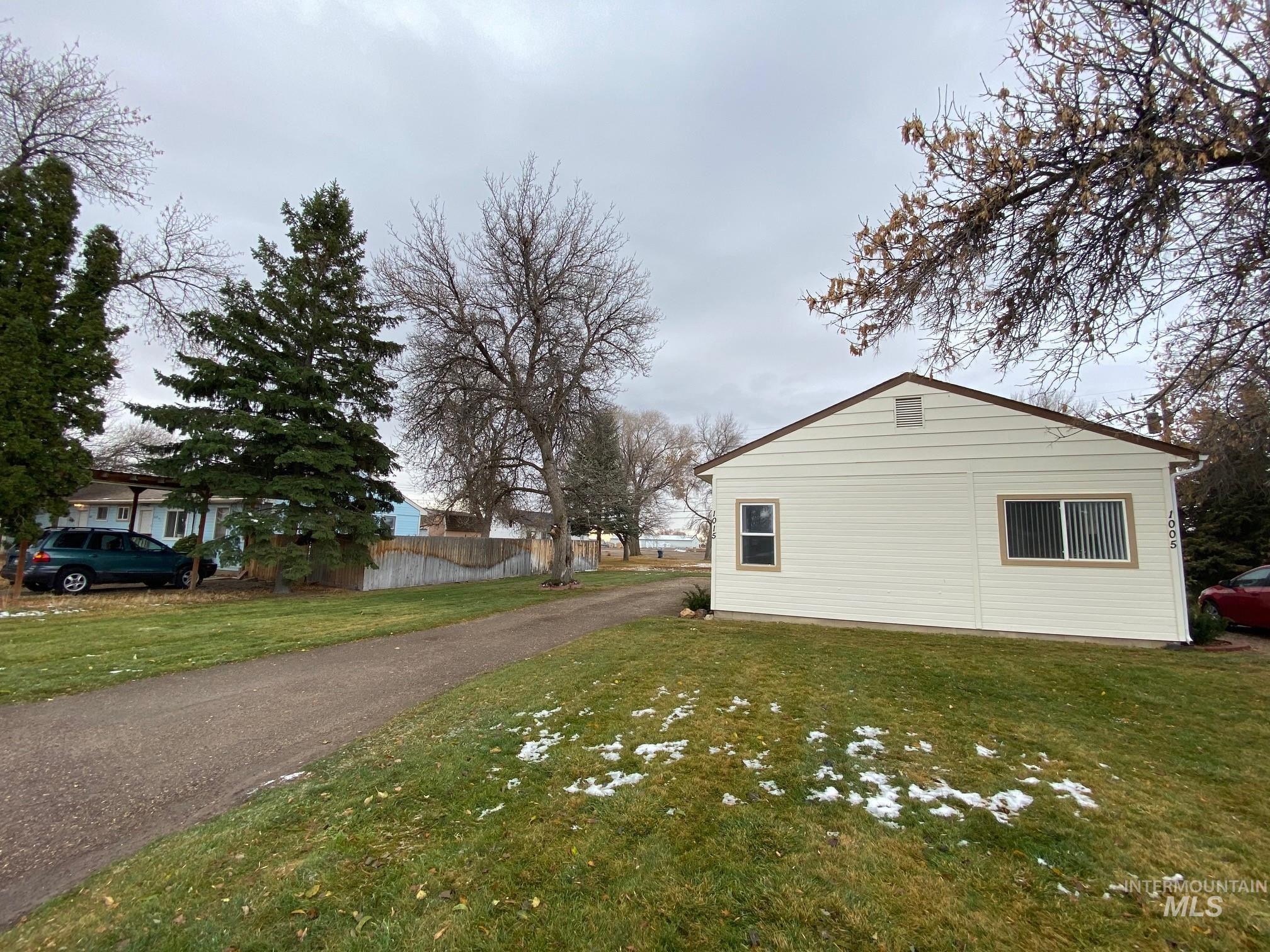 910 & 1015 E 9th S, Mountain Home, Idaho 83647, 2 Bedrooms, 1 Bathroom, Residential Income For Sale, Price $670,000,MLS 98967990