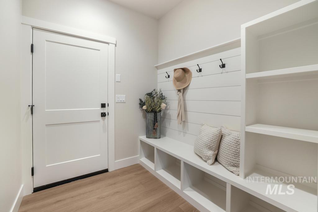 547 Canyon Falls Drive, Twin Falls, Idaho 83301, 4 Bedrooms, 3 Bathrooms, Residential For Sale, Price $595,000,MLS 98967993