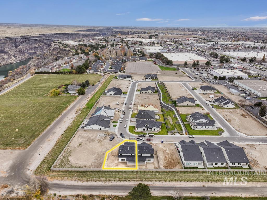 547 Canyon Falls Drive, Twin Falls, Idaho 83301, 4 Bedrooms, 3 Bathrooms, Residential For Sale, Price $579,999,MLS 98967993