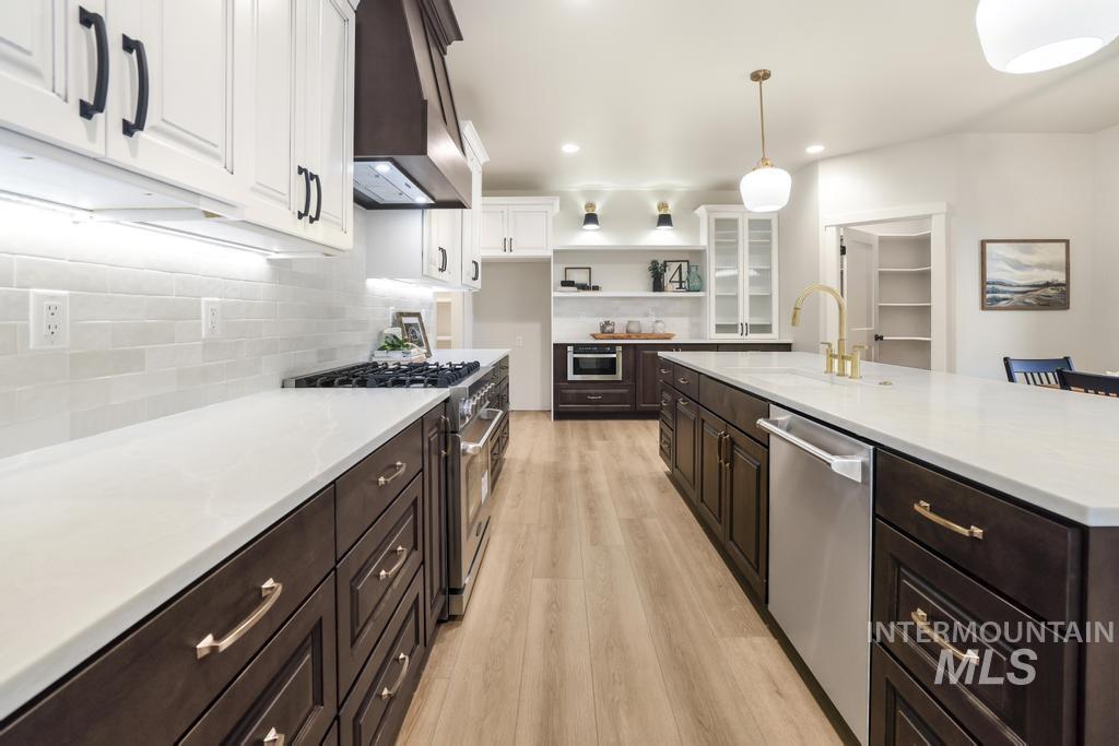 547 Canyon Falls Drive, Twin Falls, Idaho 83301, 4 Bedrooms, 3 Bathrooms, Residential For Sale, Price $595,000,MLS 98967993