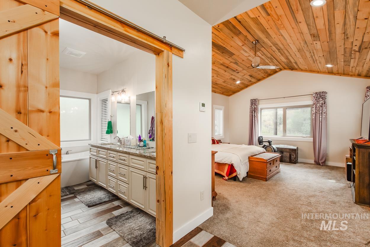 467 Gold Fork Rd, Donnelly, Idaho 83615, 5 Bedrooms, 4 Bathrooms, Residential For Sale, Price $2,390,000, 98967997