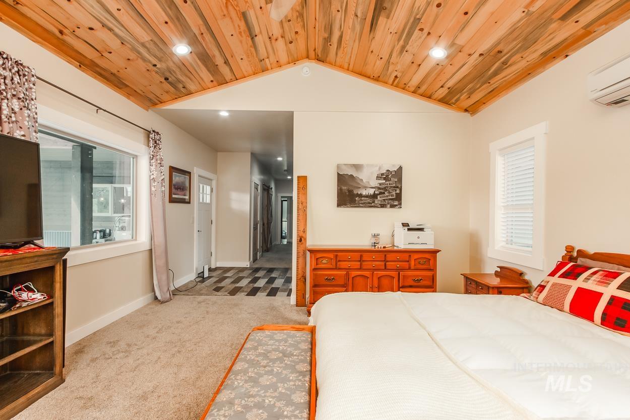 467 Gold Fork Rd, Donnelly, Idaho 83615, 5 Bedrooms, 4 Bathrooms, Residential For Sale, Price $2,390,000, 98967997