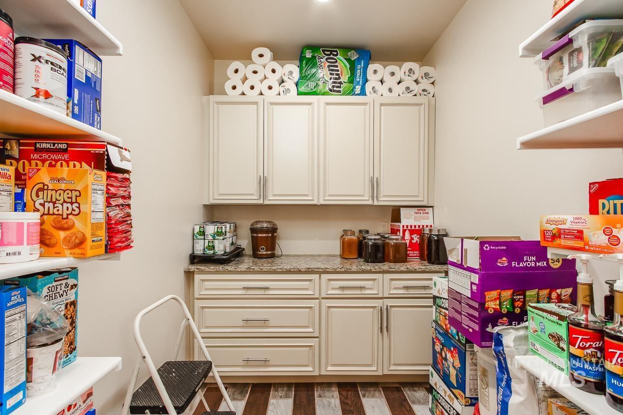 467 Gold Fork Rd, Donnelly, Idaho 83615, 5 Bedrooms, 4 Bathrooms, Residential For Sale, Price $2,390,000, 98967997