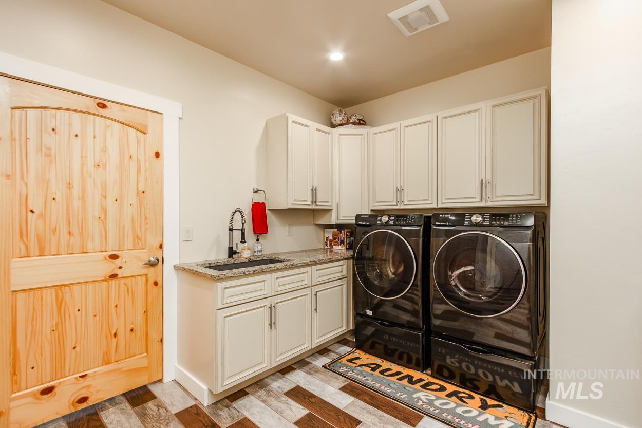 467 Gold Fork Rd, Donnelly, Idaho 83615, 5 Bedrooms, 4 Bathrooms, Residential For Sale, Price $2,390,000, 98967997