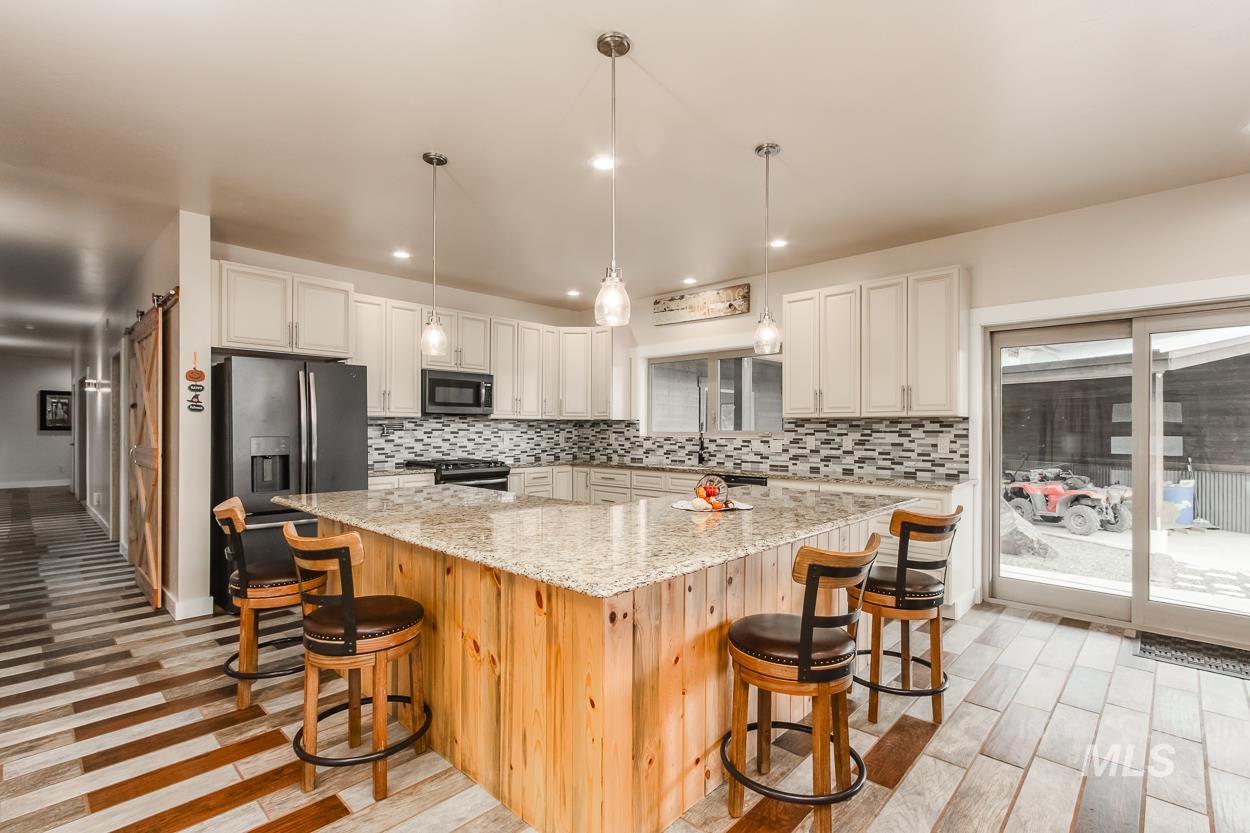 467 Gold Fork Rd, Donnelly, Idaho 83615, 5 Bedrooms, 4 Bathrooms, Residential For Sale, Price $2,390,000, 98967997